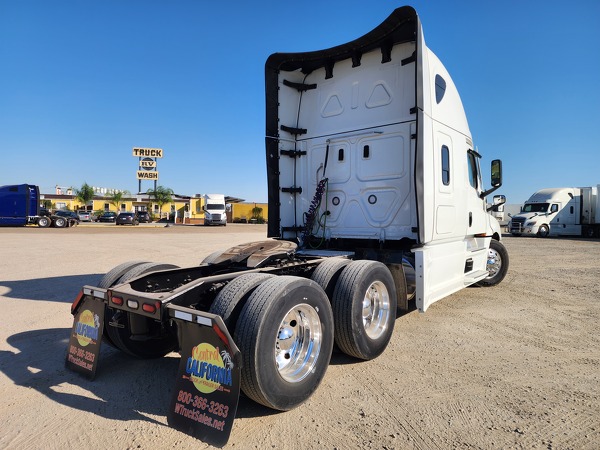 FREIGHTLINER CASCADIA 126SLP 2024