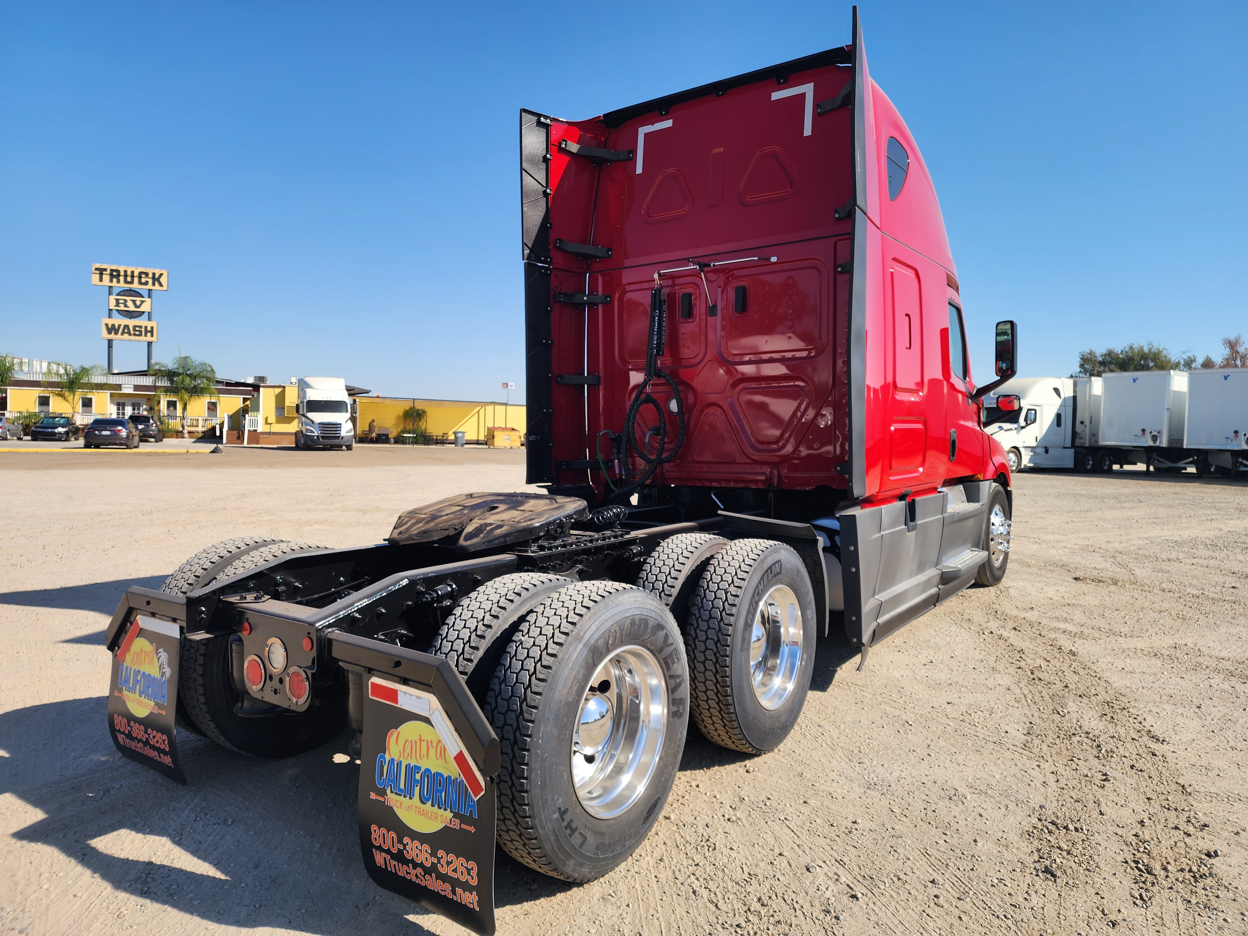 2020 FREIGHTLINER CASCADIA 126SLP - image 4