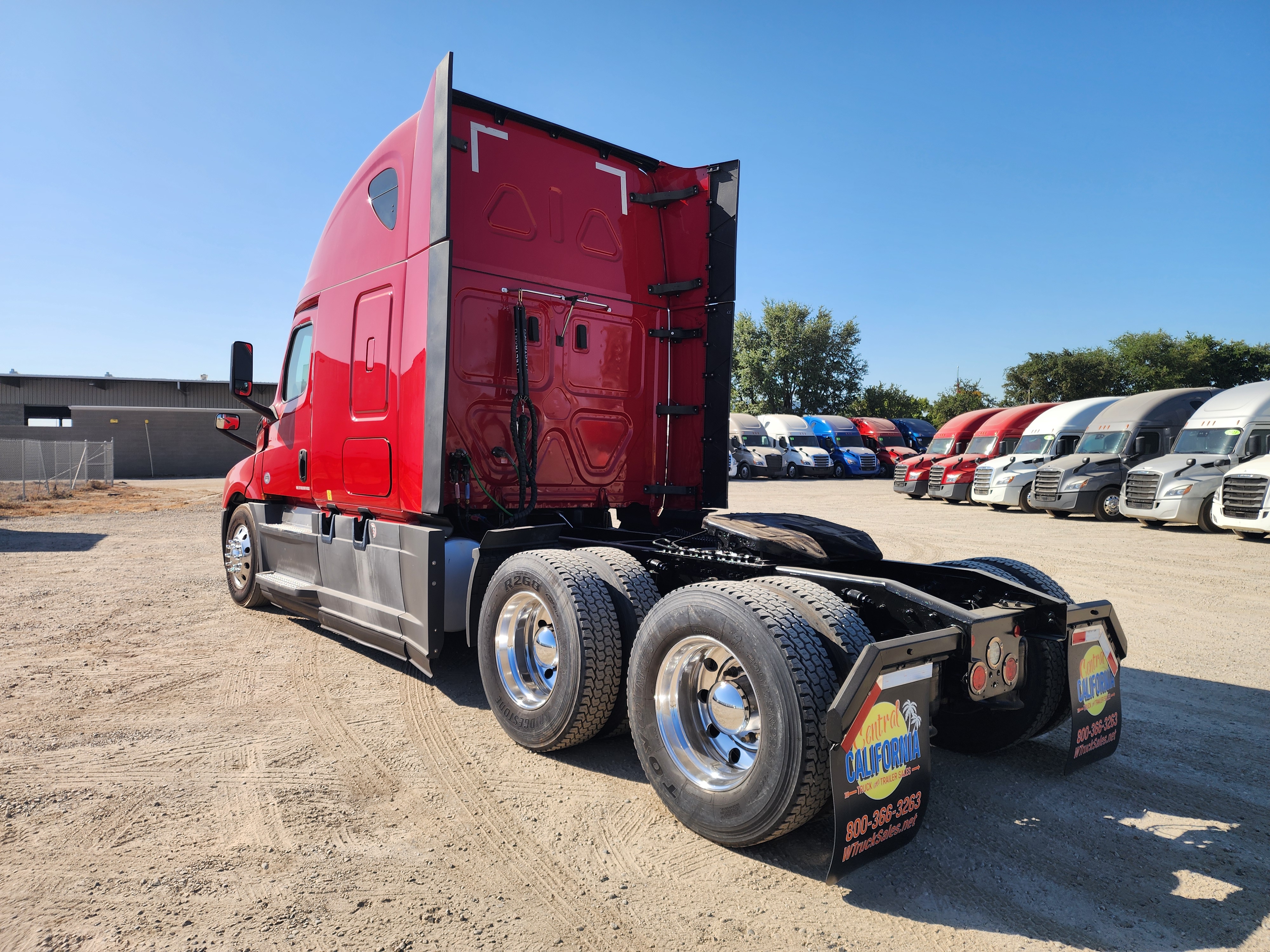 2020 FREIGHTLINER CASCADIA 126SLP - image 3