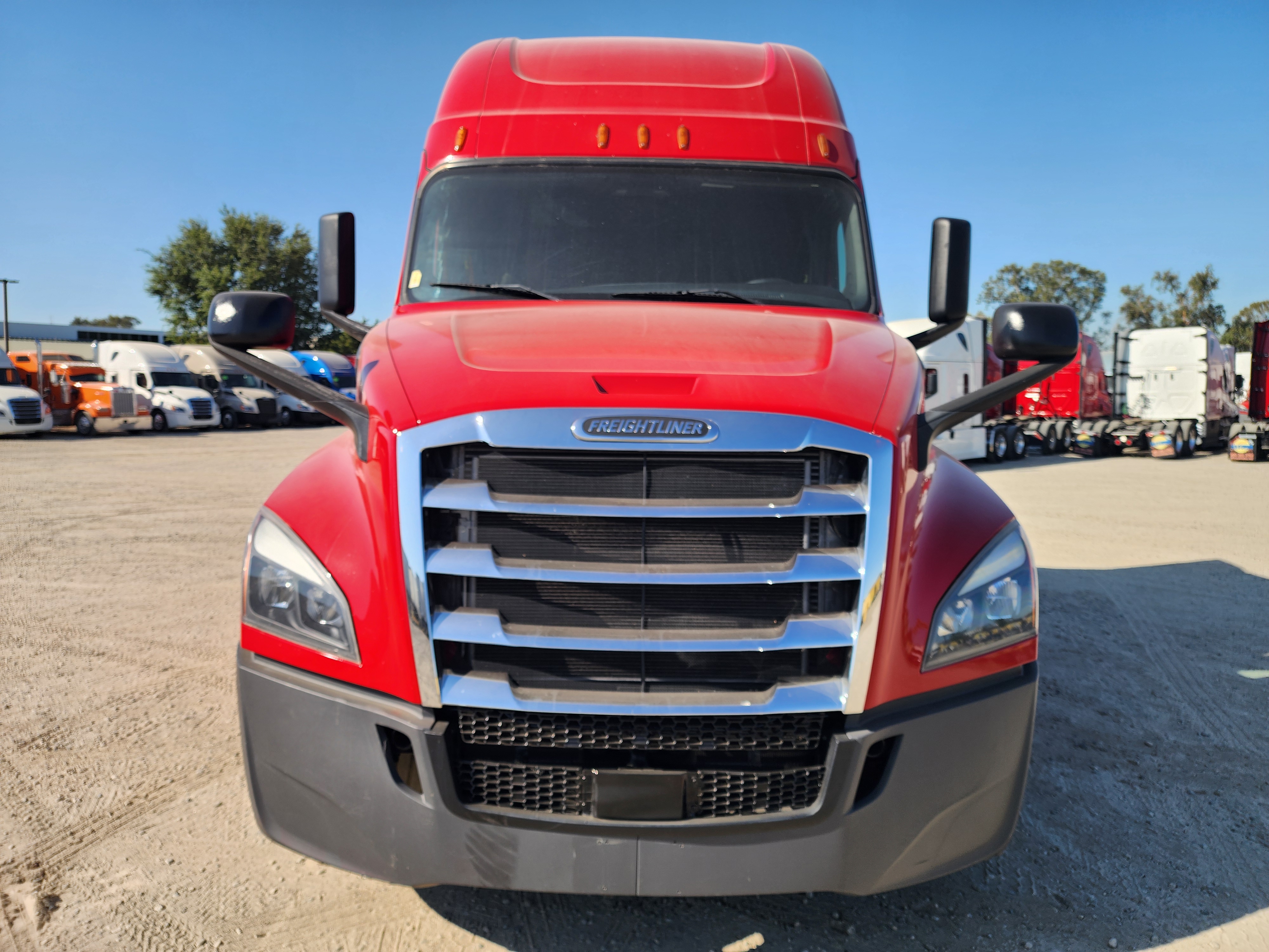 2020 FREIGHTLINER CASCADIA 126SLP - image 2