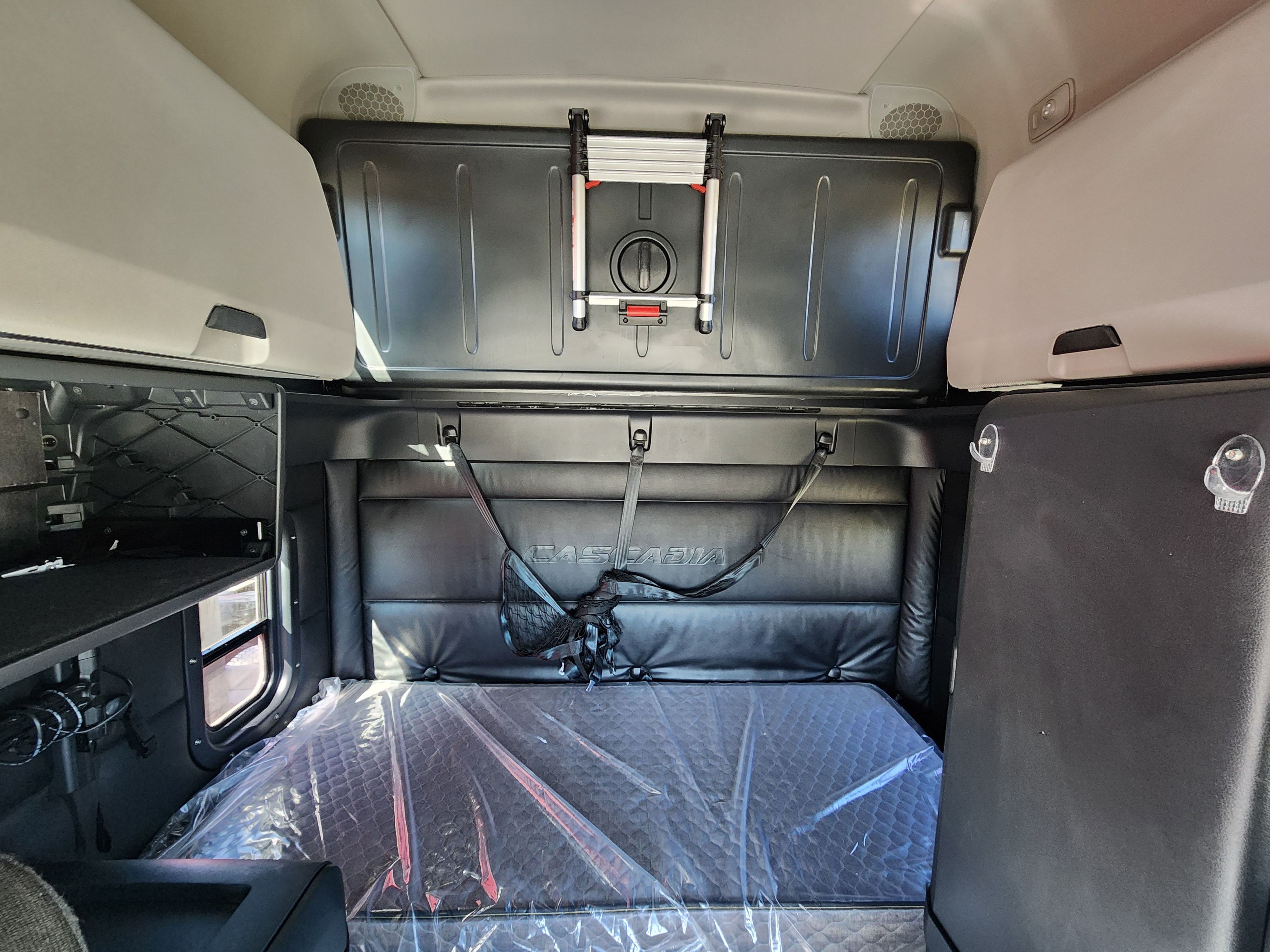 2024 FREIGHTLINER CASCADIA 126SLP - image 23