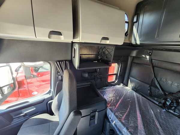 FREIGHTLINER CASCADIA 126SLP 2024