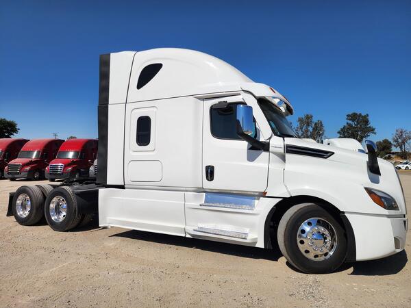 FREIGHTLINER CASCADIA 126SLP 2024