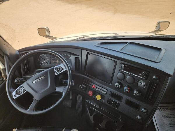 FREIGHTLINER CASCADIA 126SLP 2024