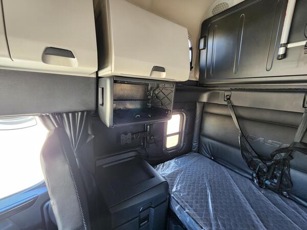 FREIGHTLINER CASCADIA 126SLP 2024