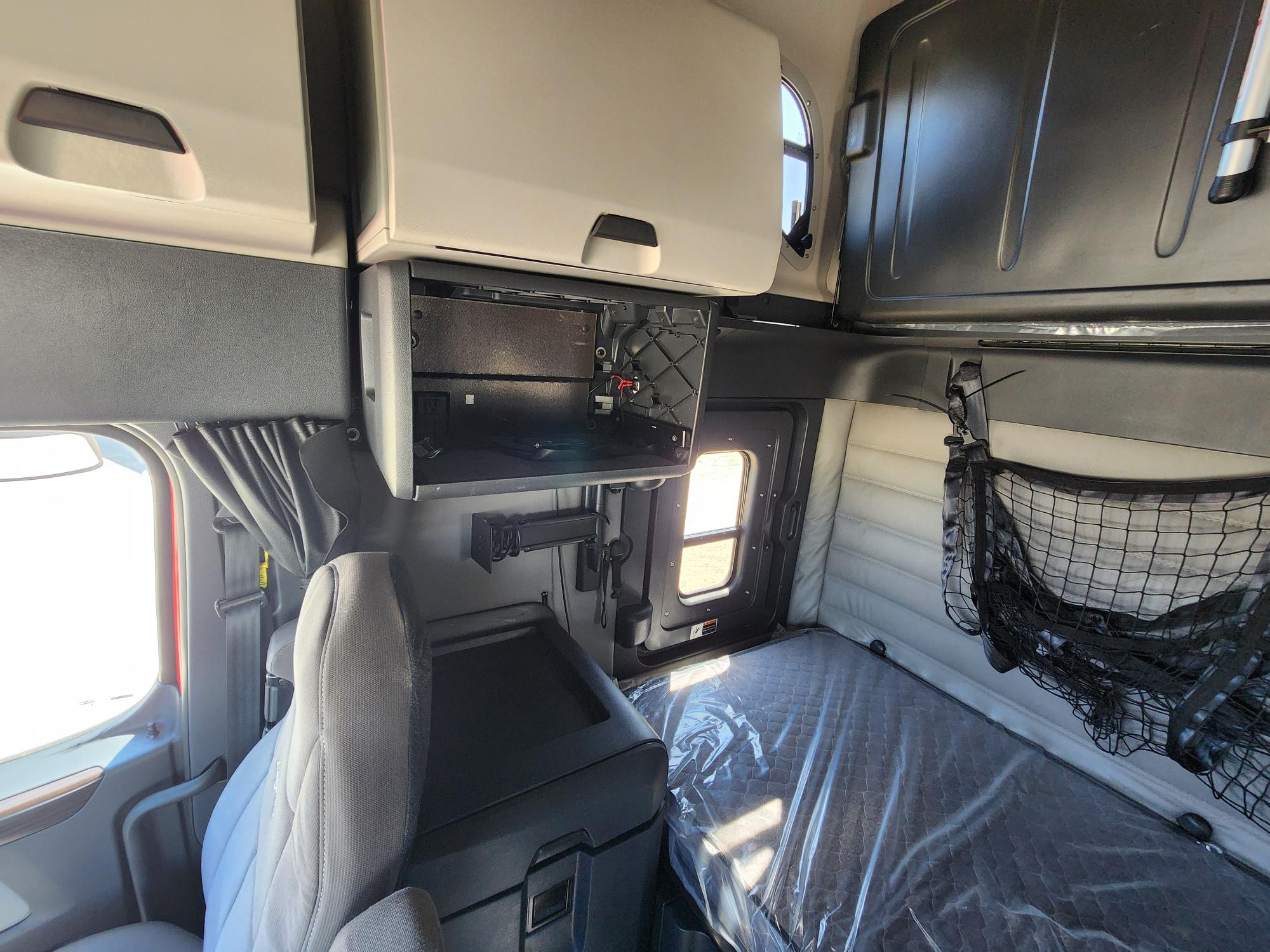 2021 FREIGHTLINER CASCADIA 126SLP - image 17