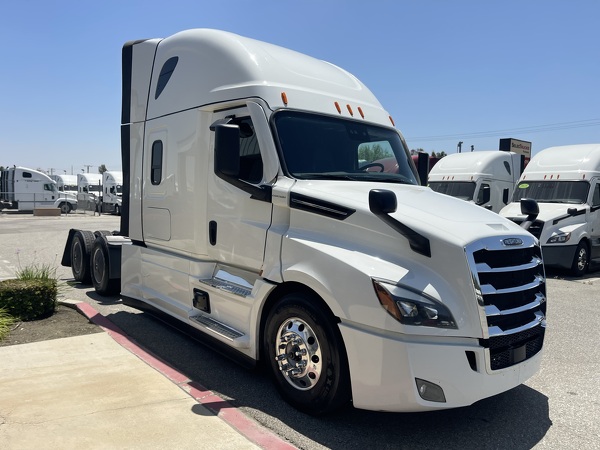 FREIGHTLINER PT126SLP 