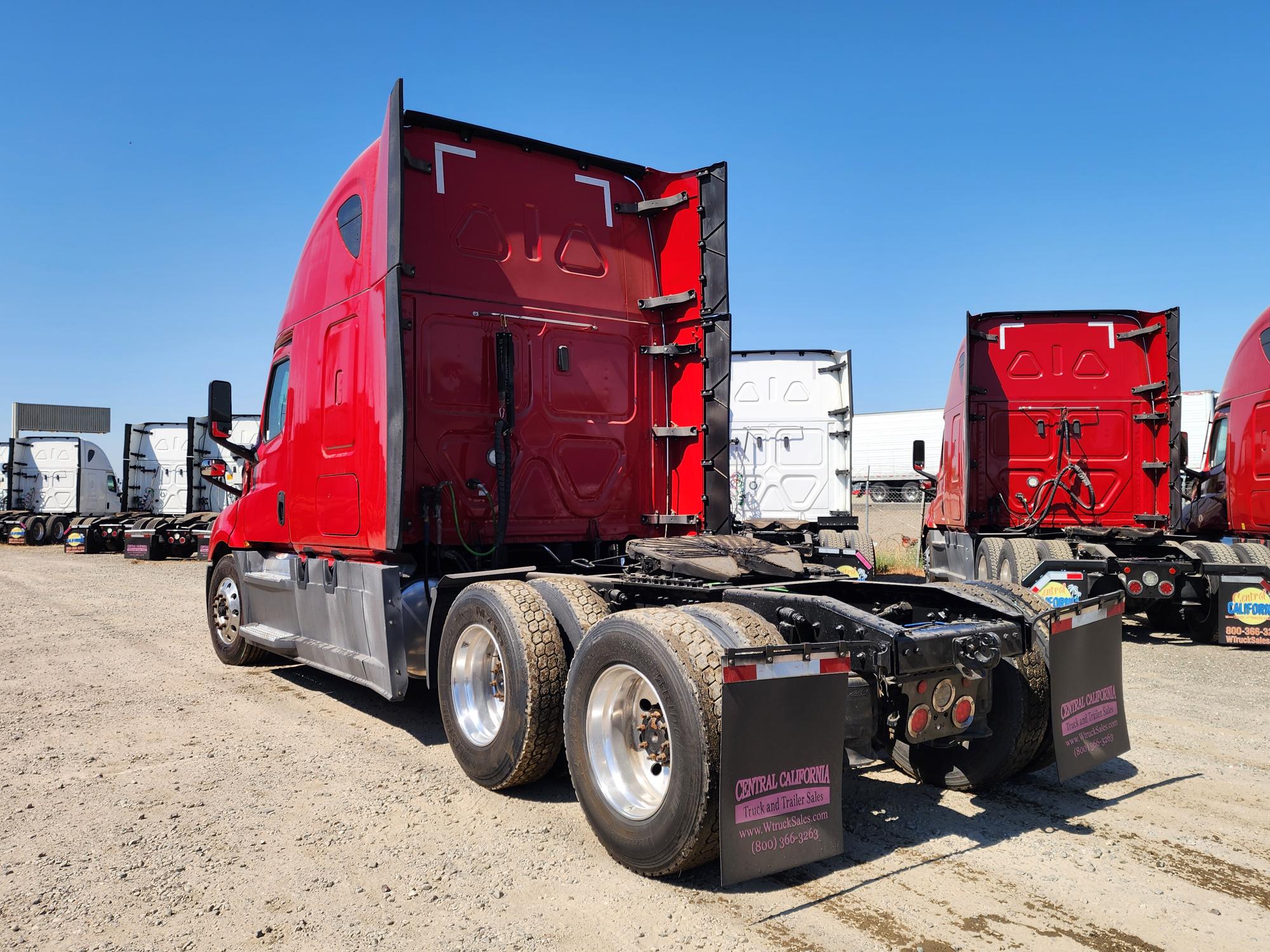 2020 FREIGHTLINER CASCADIA 126SLP - image 4