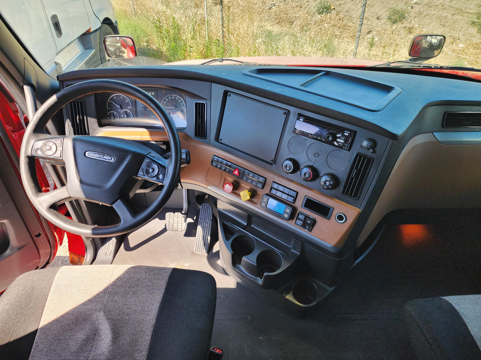 2020 FREIGHTLINER CASCADIA 126SLP - image 16