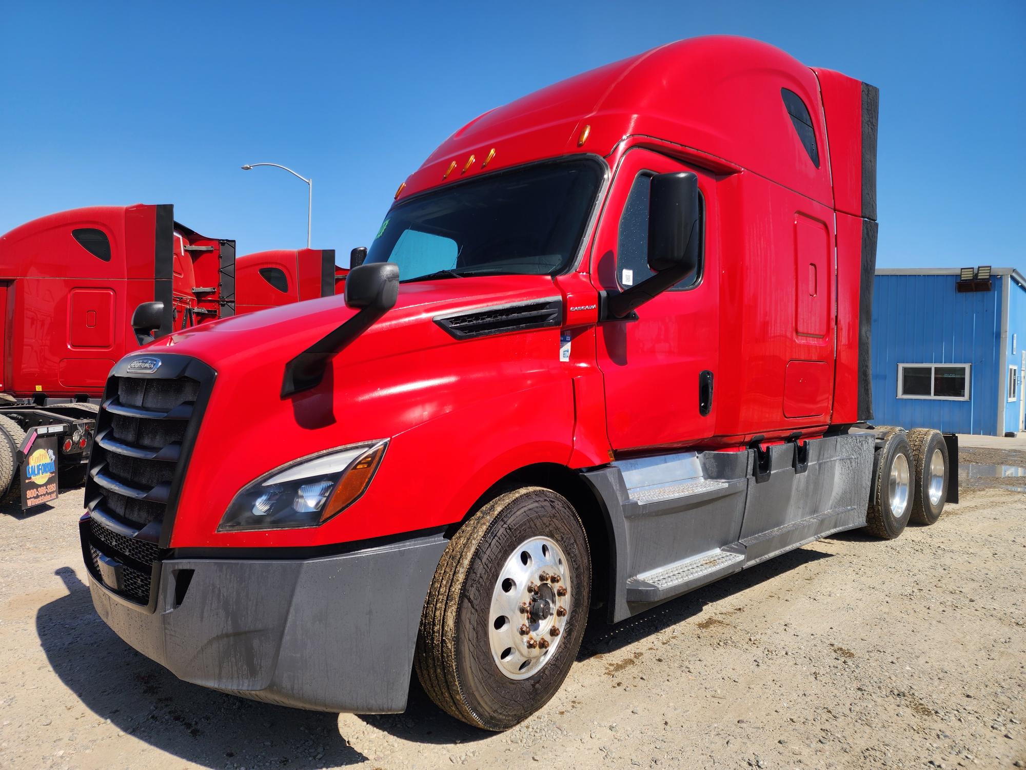 2020 FREIGHTLINER CASCADIA 126SLP - image 1