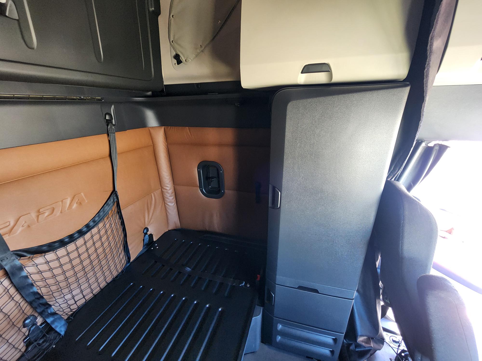 2020 FREIGHTLINER CASCADIA 126SLP - image 17