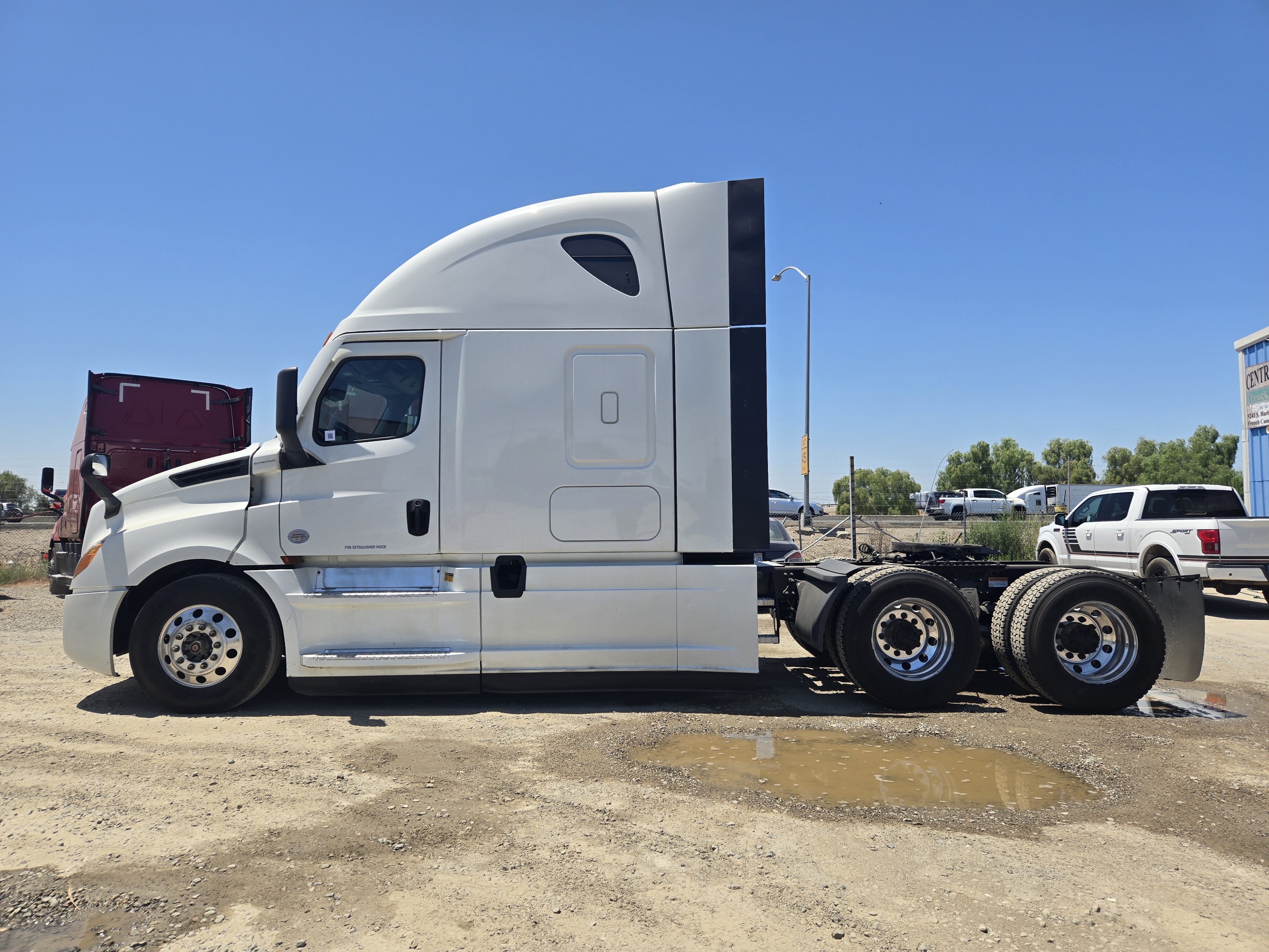 2021 FREIGHTLINER CASCADIA 126SLP - image 3