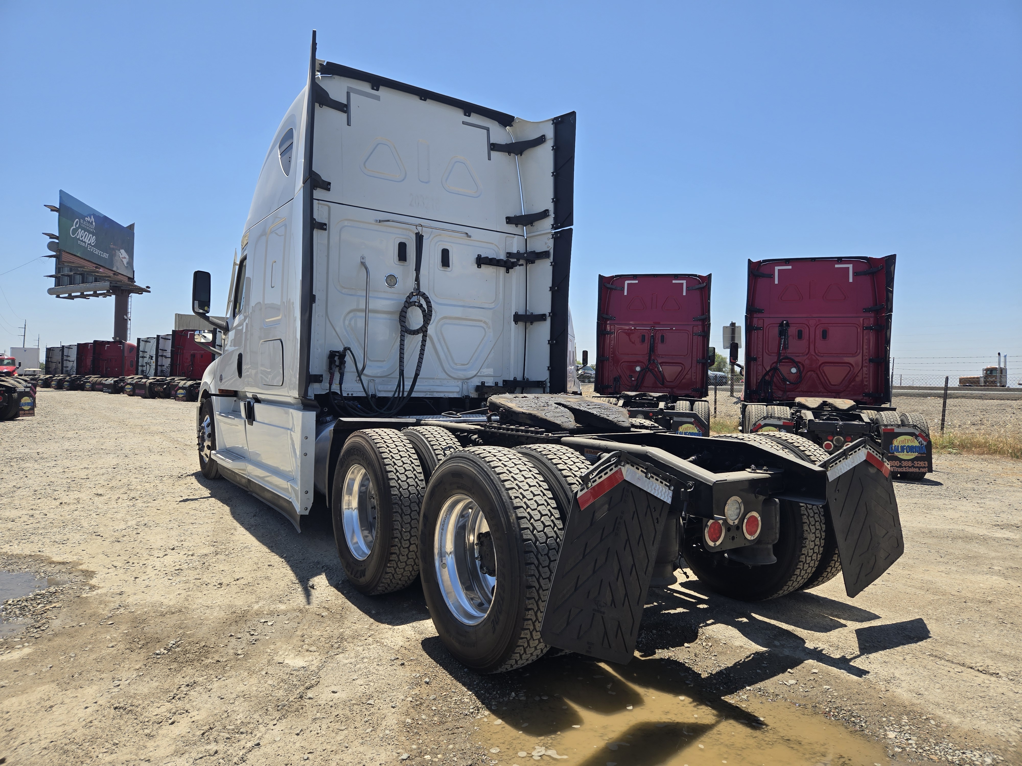 2020 FREIGHTLINER CASCADIA 126SLP - image 4