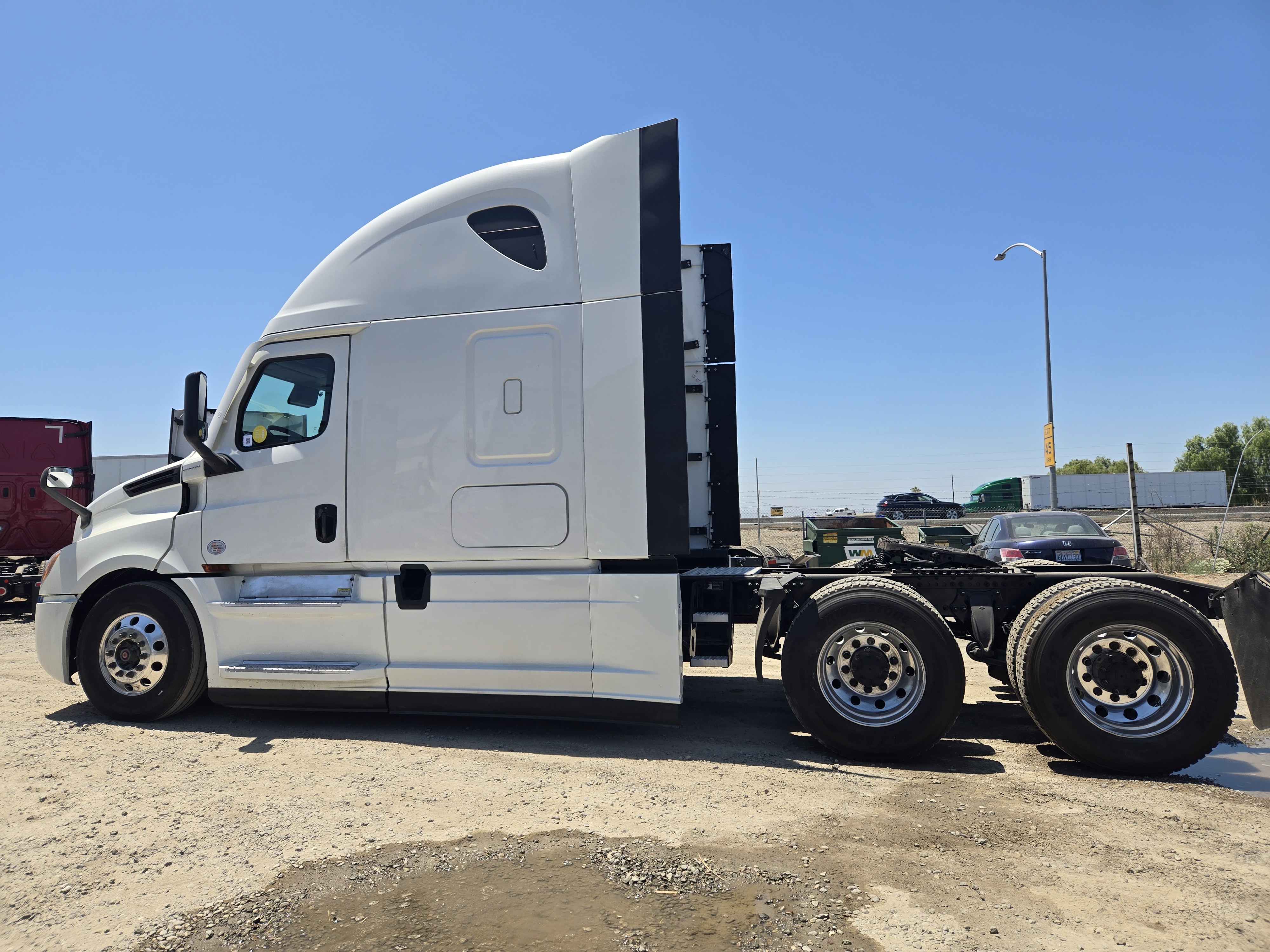 2020 FREIGHTLINER CASCADIA 126SLP - image 3