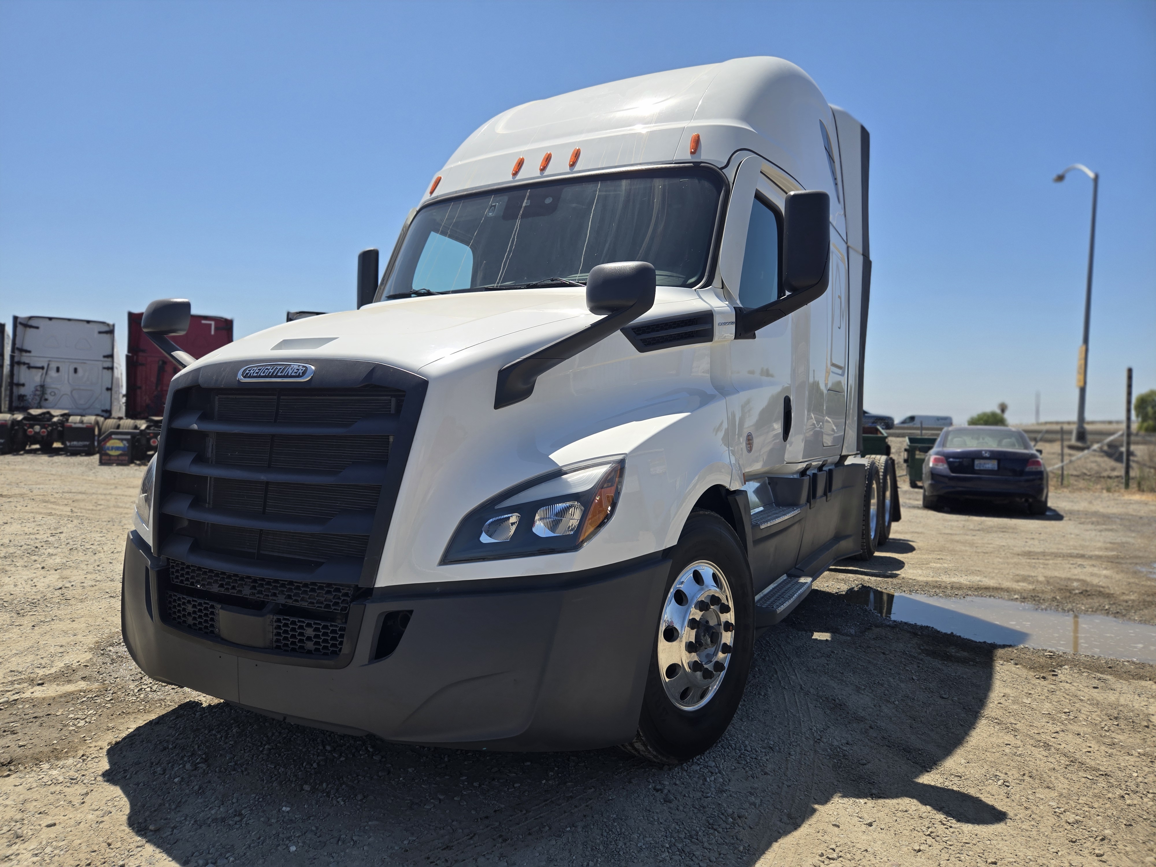 2023 FREIGHTLINER CASCADIA 126SLP - image 1