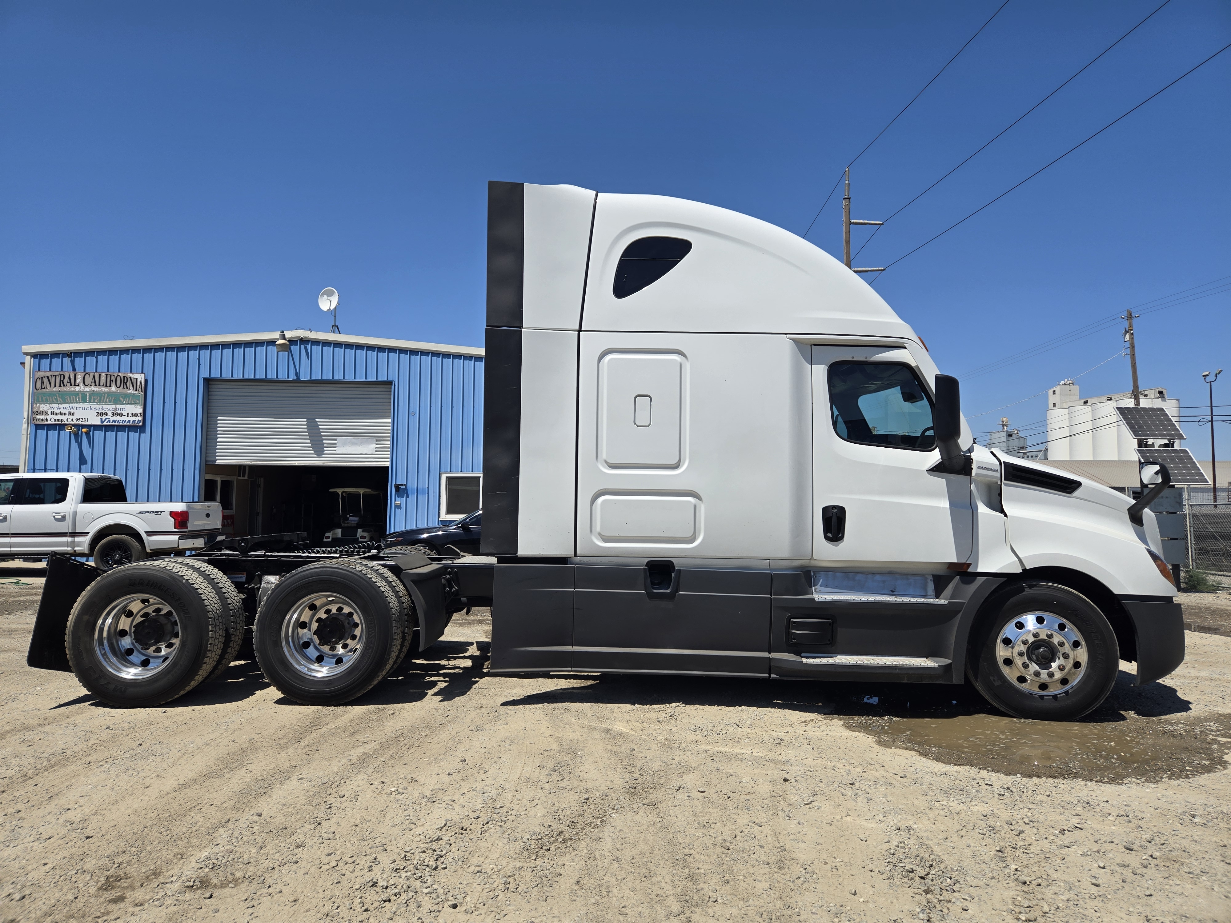 2023 FREIGHTLINER CASCADIA 126SLP - image 6