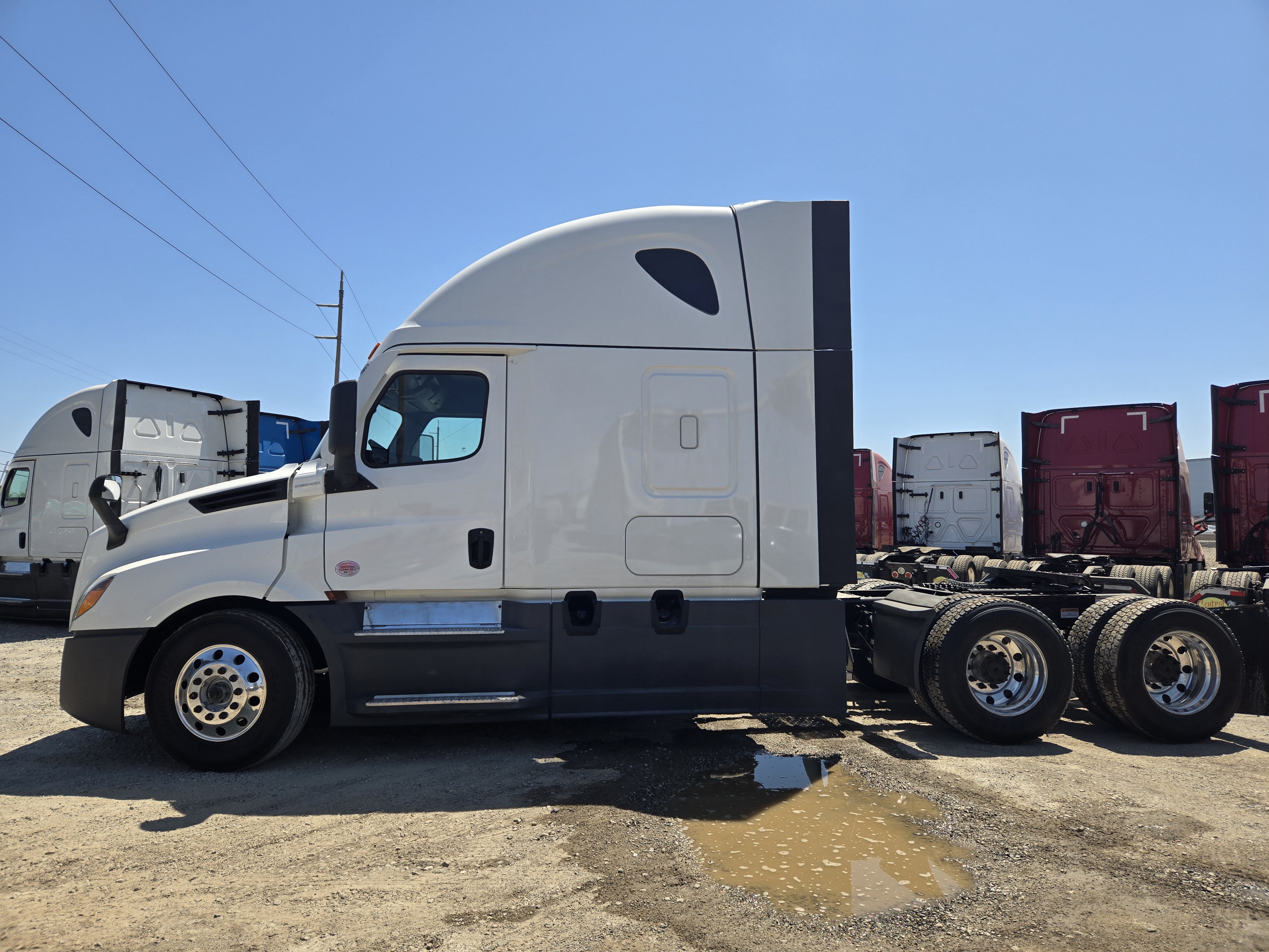 2023 FREIGHTLINER CASCADIA 126SLP - image 3
