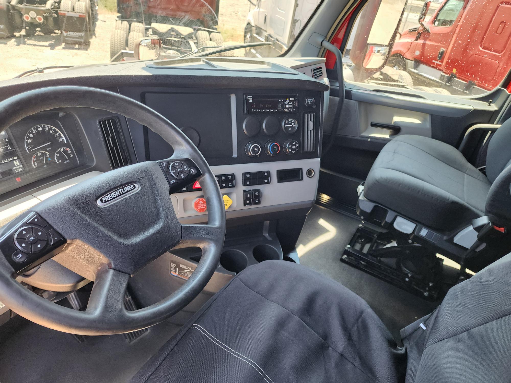 2021 FREIGHTLINER CASCADIA 126SLP - image 15