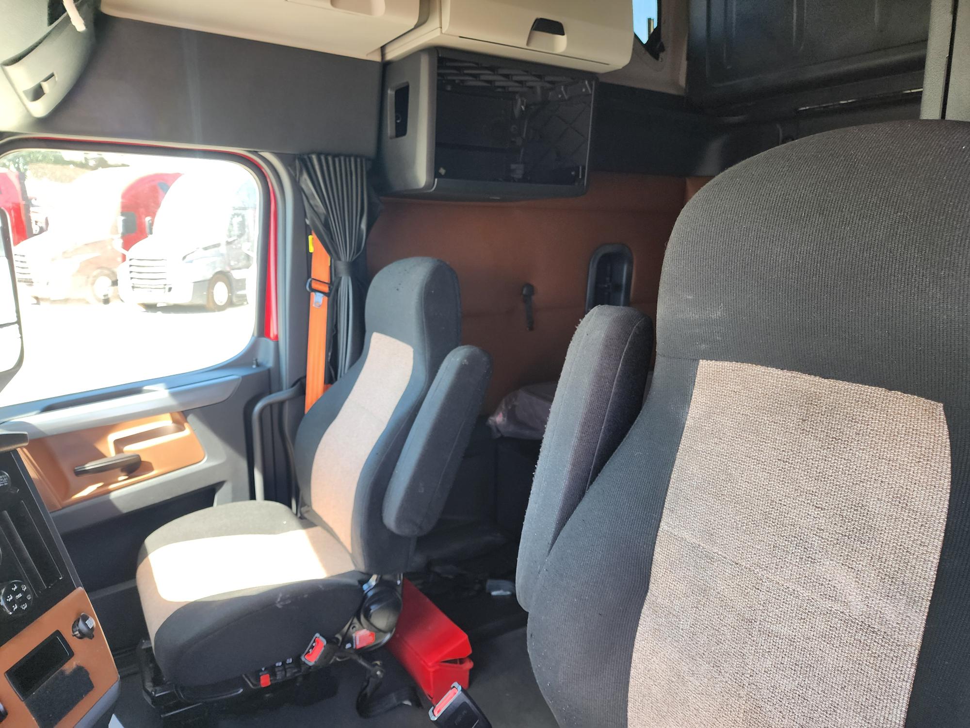 2021 FREIGHTLINER CASCADIA 126SLP - image 19