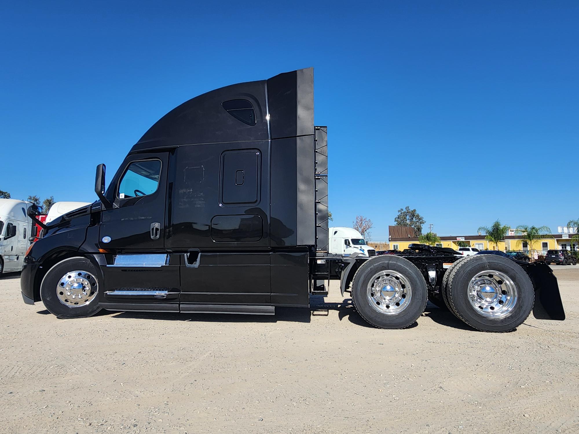 2020 FREIGHTLINER CASCADIA 126SLP - image 3