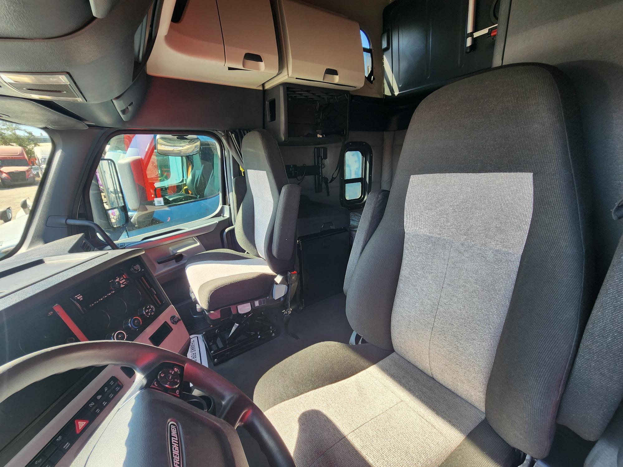 2020 FREIGHTLINER CASCADIA 126SLP - image 17