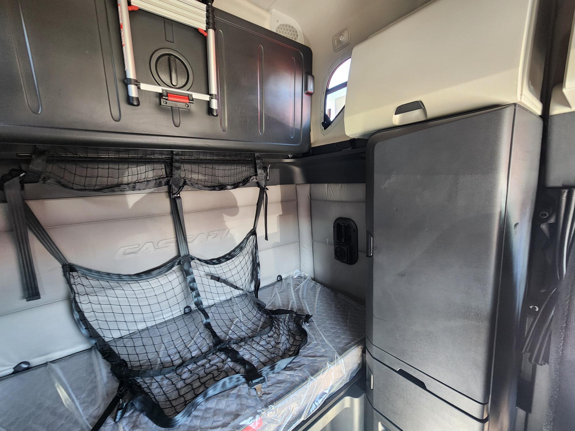 2020 FREIGHTLINER CASCADIA 126SLP - image 20