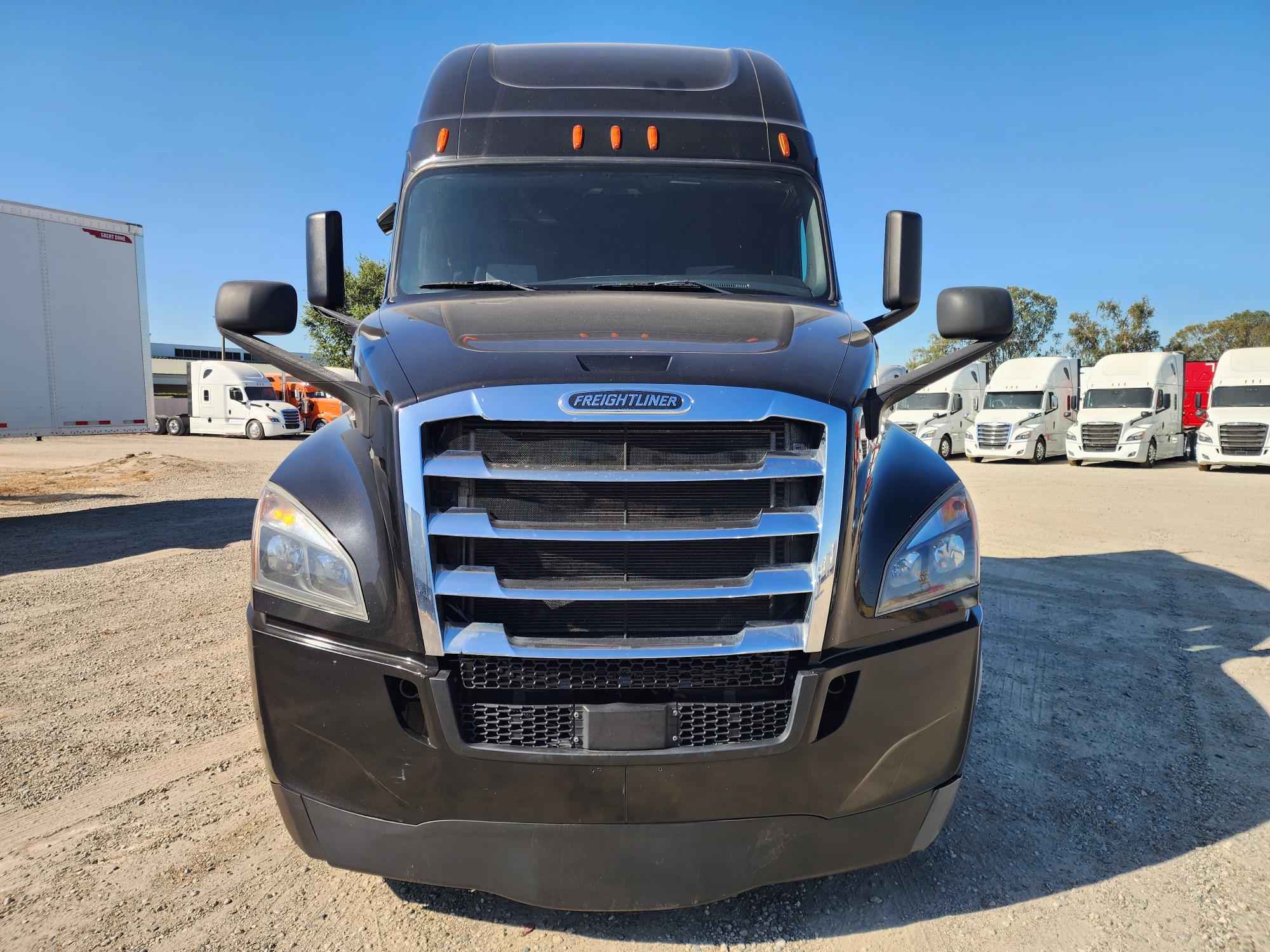2020 FREIGHTLINER CASCADIA 126SLP - image 2