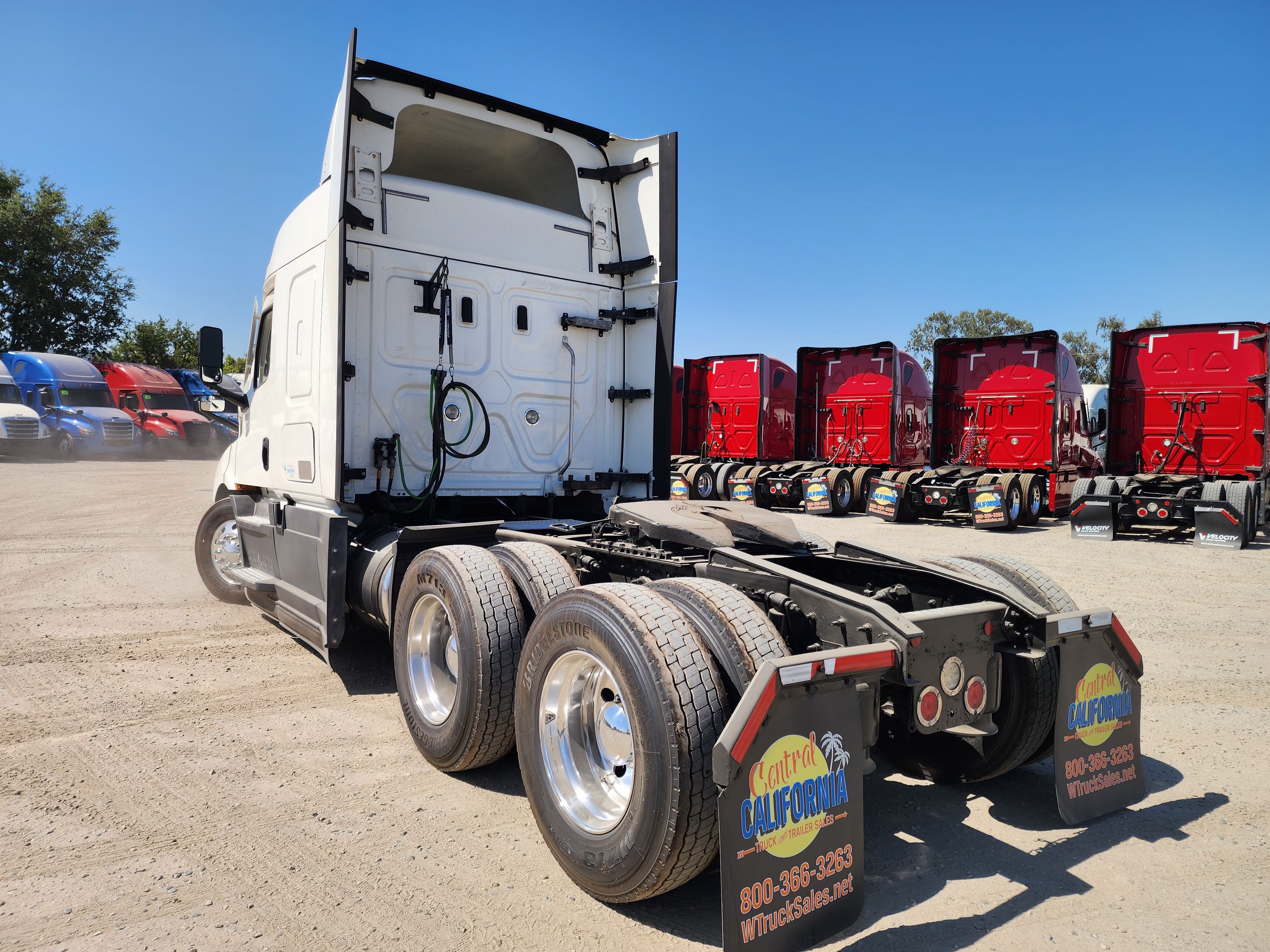 2021 FREIGHTLINER CASCADIA 116SLP - image 4
