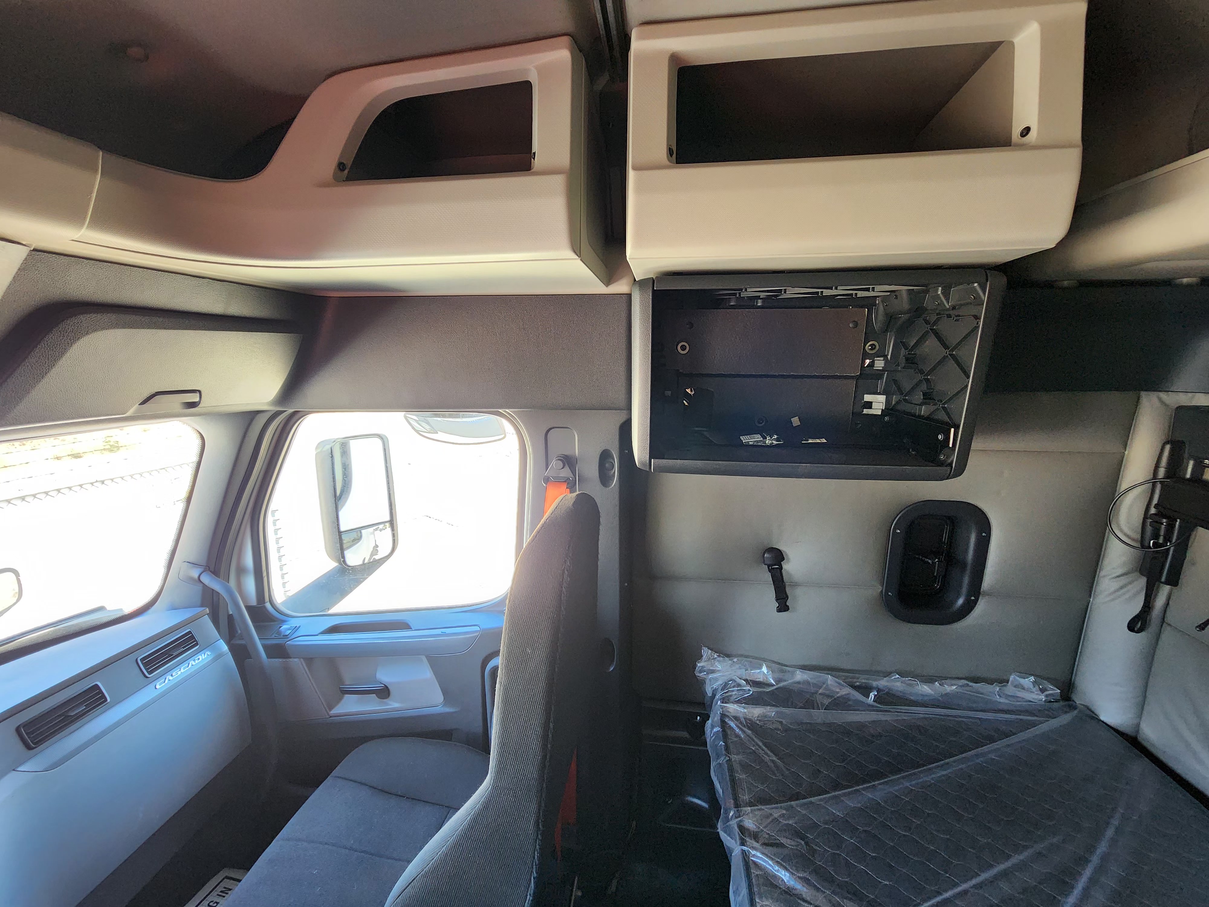 2021 FREIGHTLINER CASCADIA 116SLP - image 21