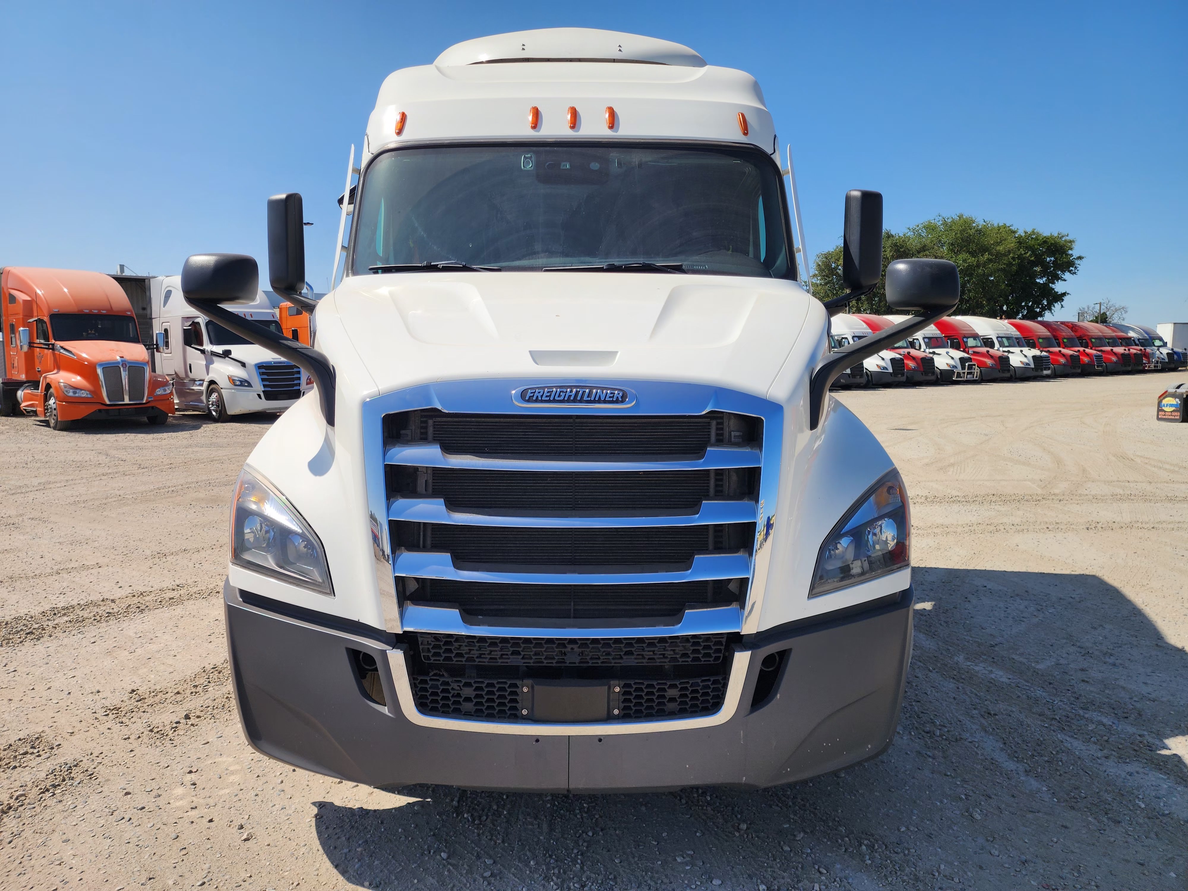 2021 FREIGHTLINER CASCADIA 116SLP - image 2