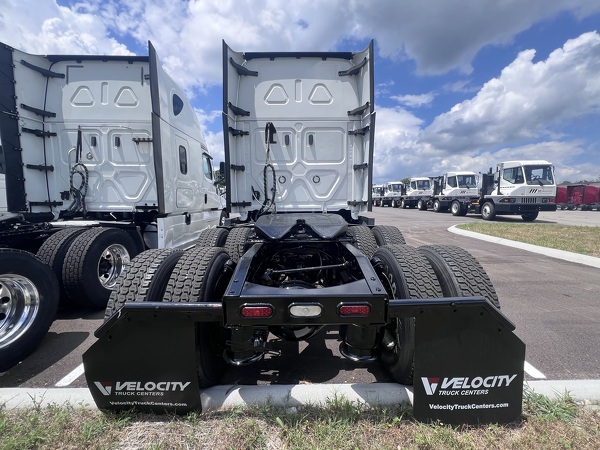 FREIGHTLINER CASCADIA 126SLP 2022