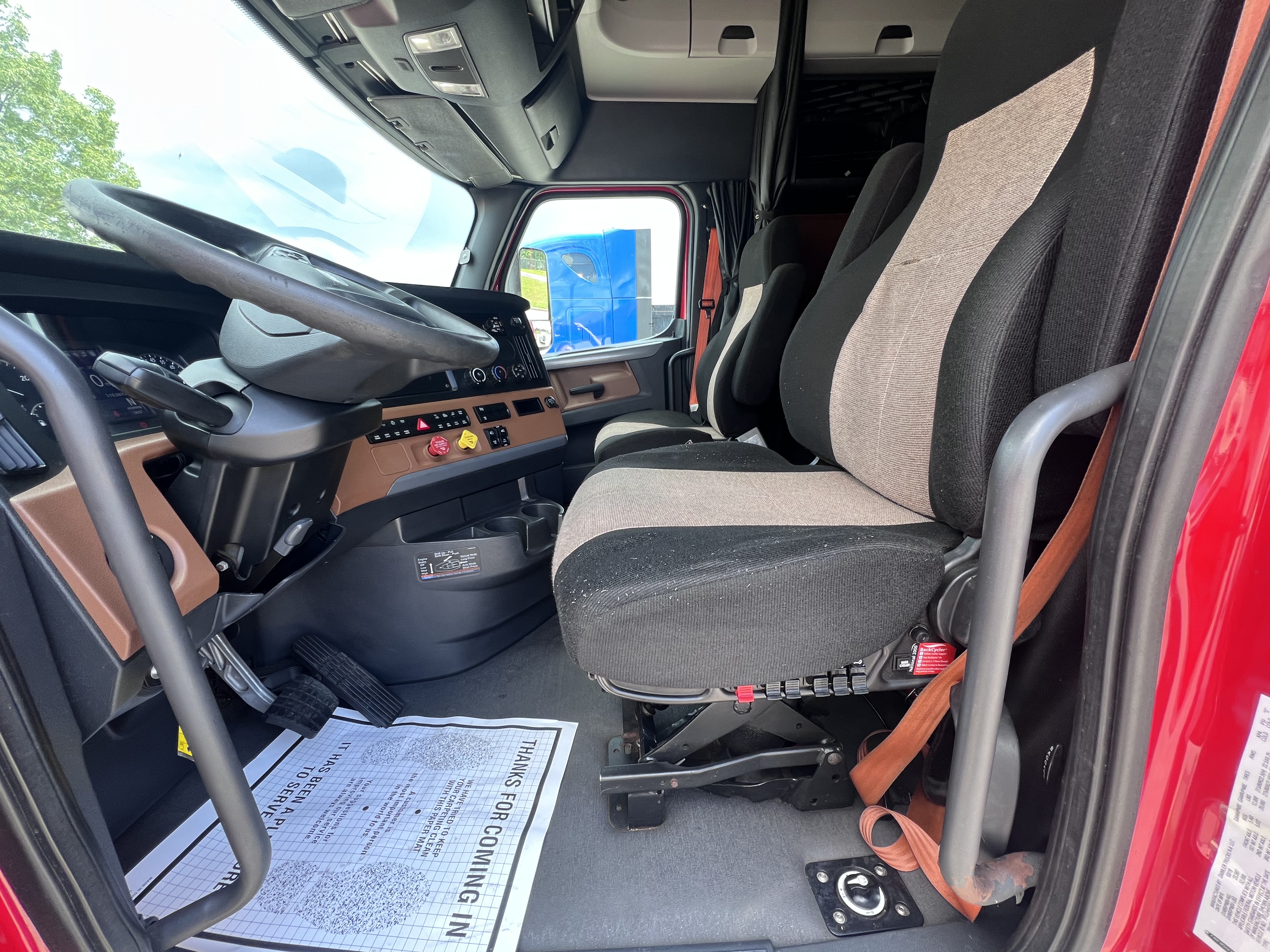 2020 FREIGHTLINER CASCADIA 126SLP - image 9