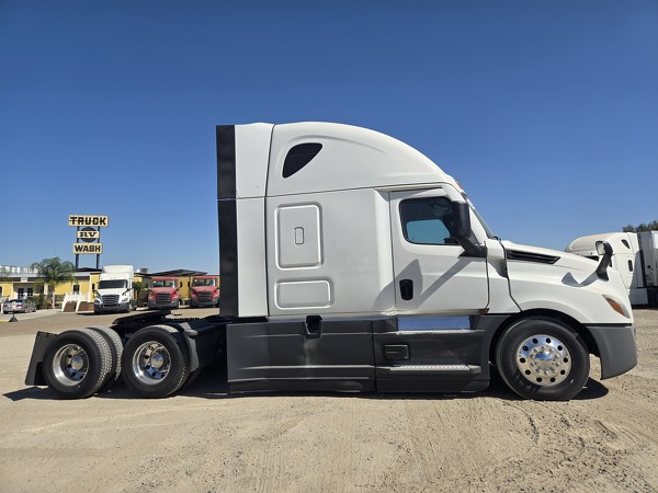 FREIGHTLINER CASCADIA 126SLP 2023