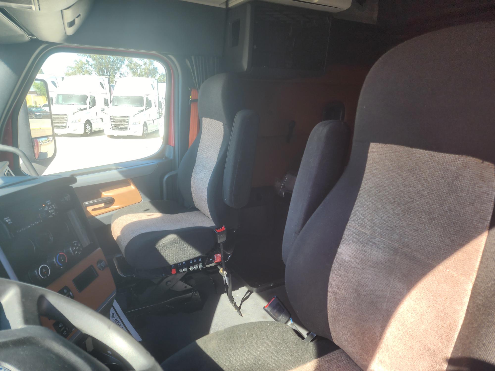 2021 FREIGHTLINER CASCADIA 126SLP - image 19