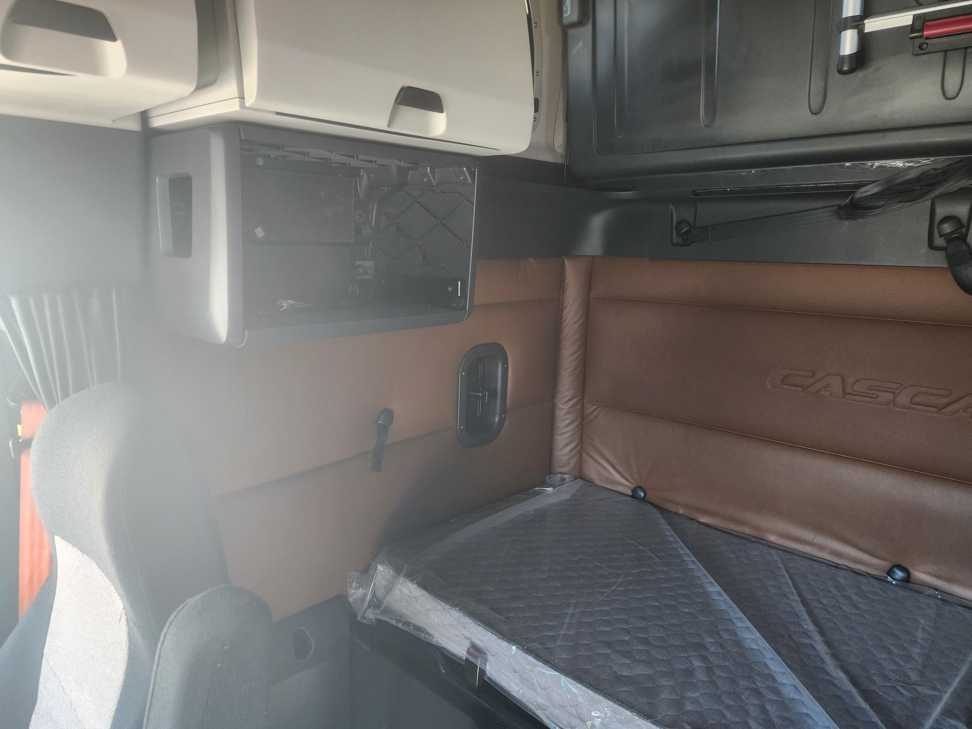 2021 FREIGHTLINER CASCADIA 126SLP - image 20