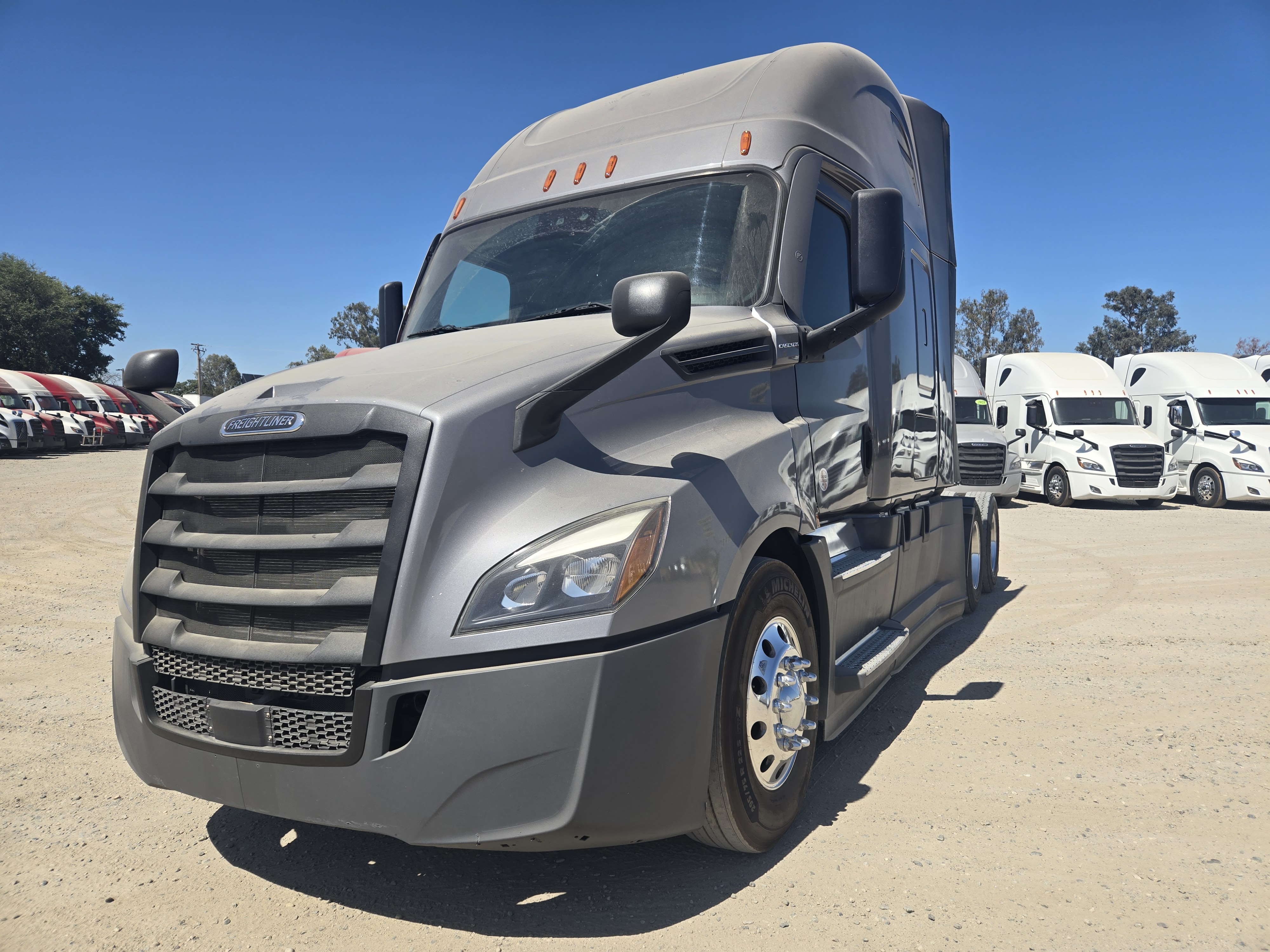 2021 FREIGHTLINER CASCADIA 126SLP - image 1