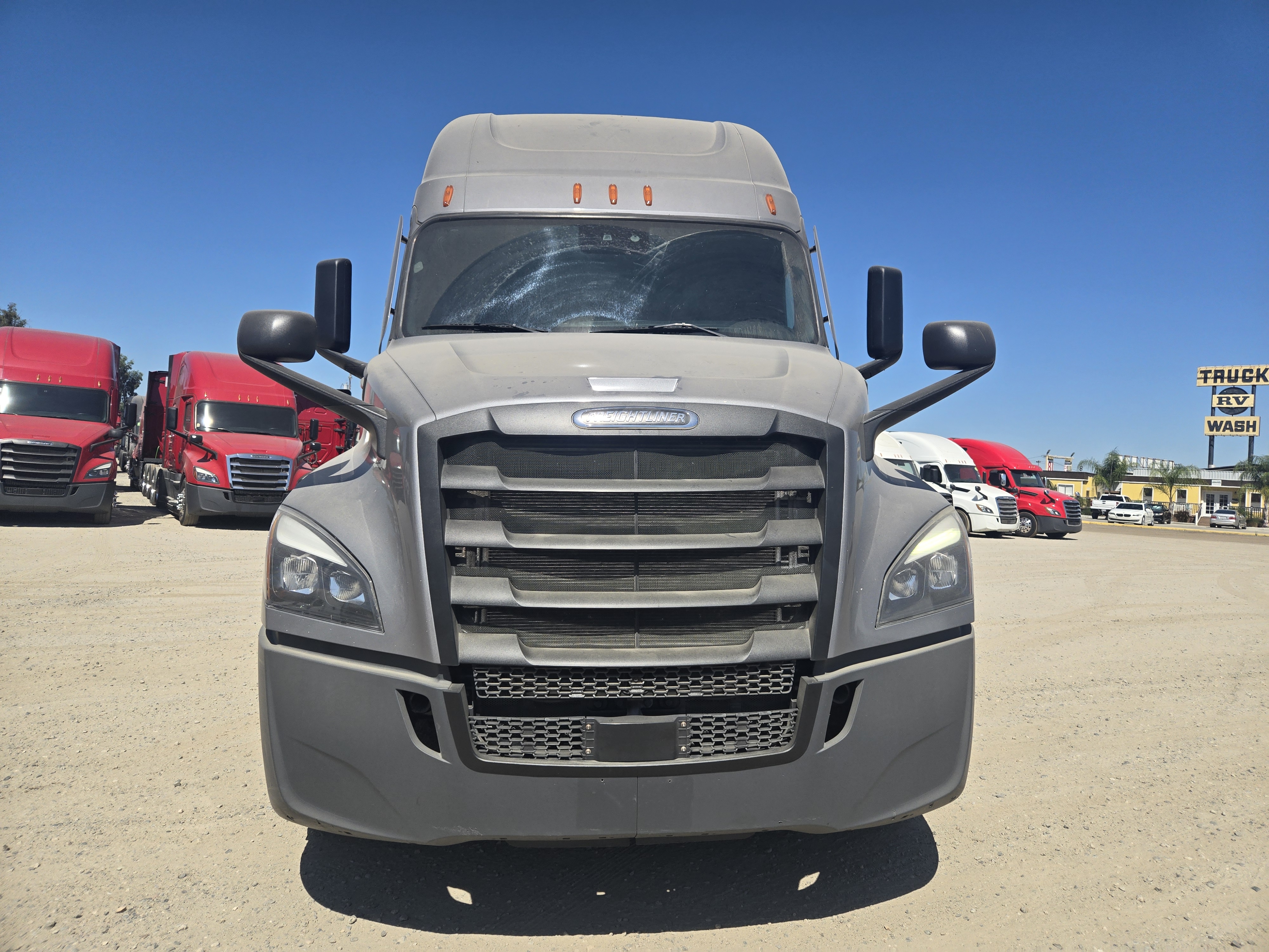 2021 FREIGHTLINER CASCADIA 126SLP - image 2