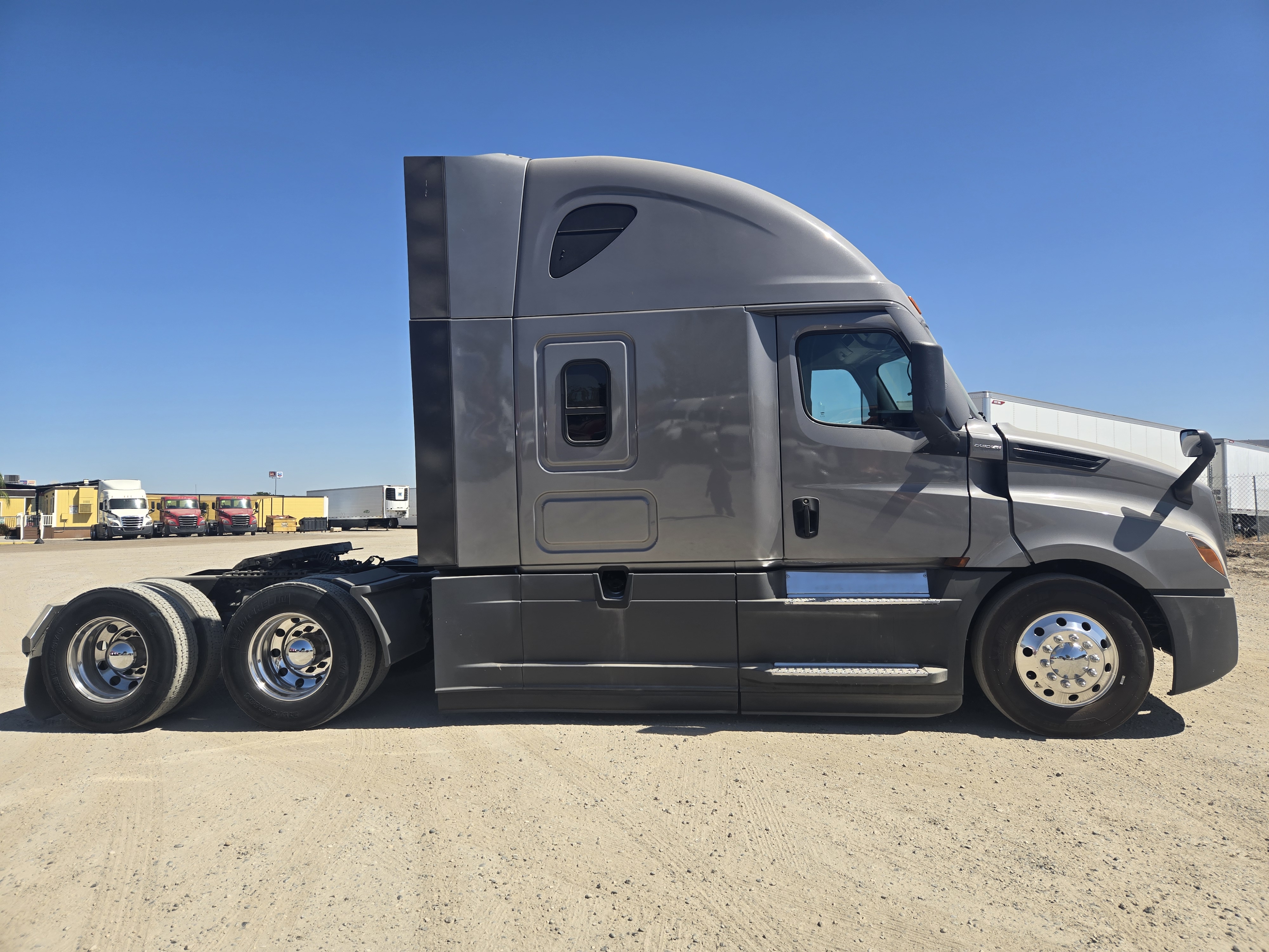 2021 FREIGHTLINER CASCADIA 126SLP - image 7