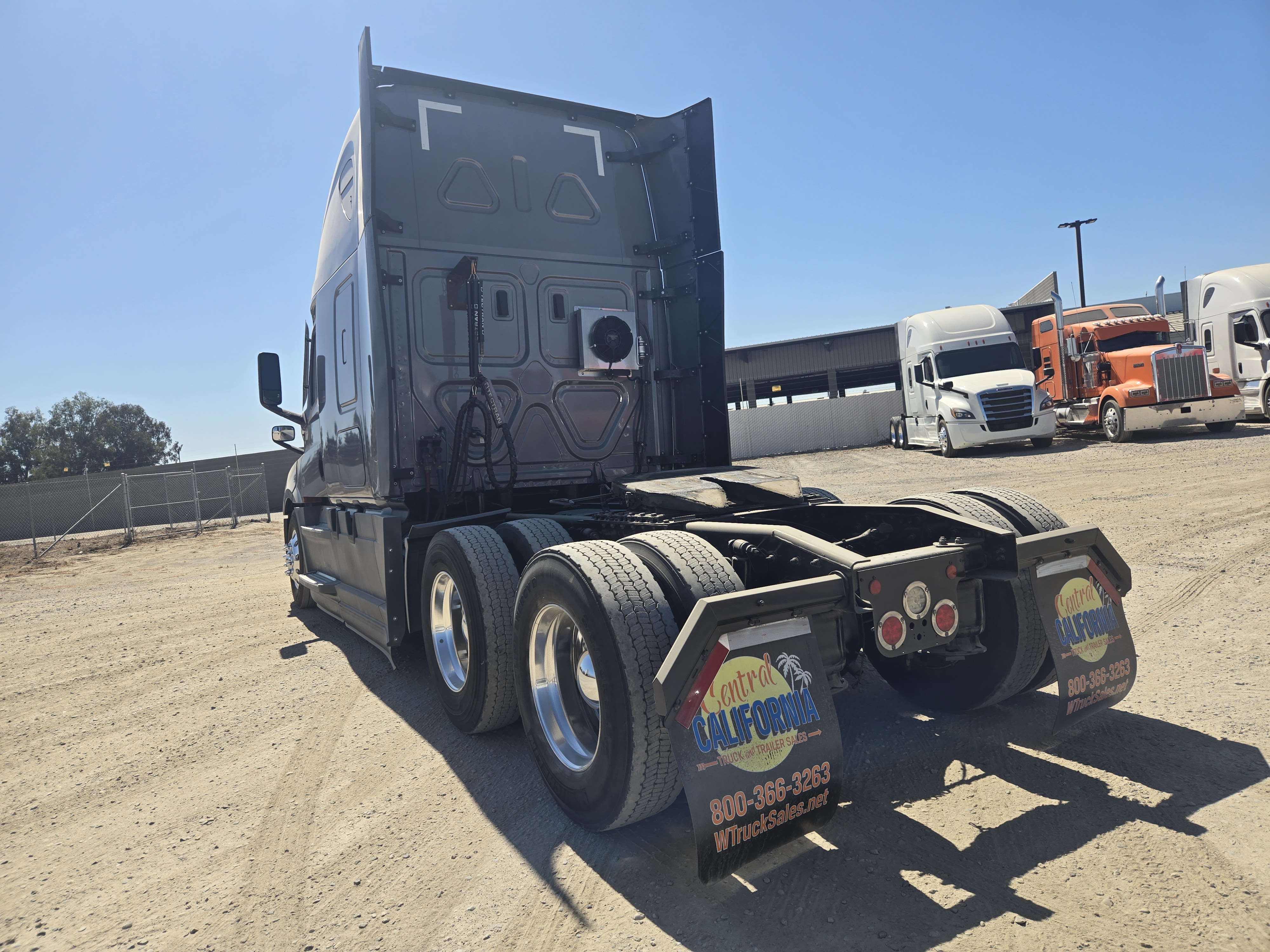 2021 FREIGHTLINER CASCADIA 126SLP - image 4