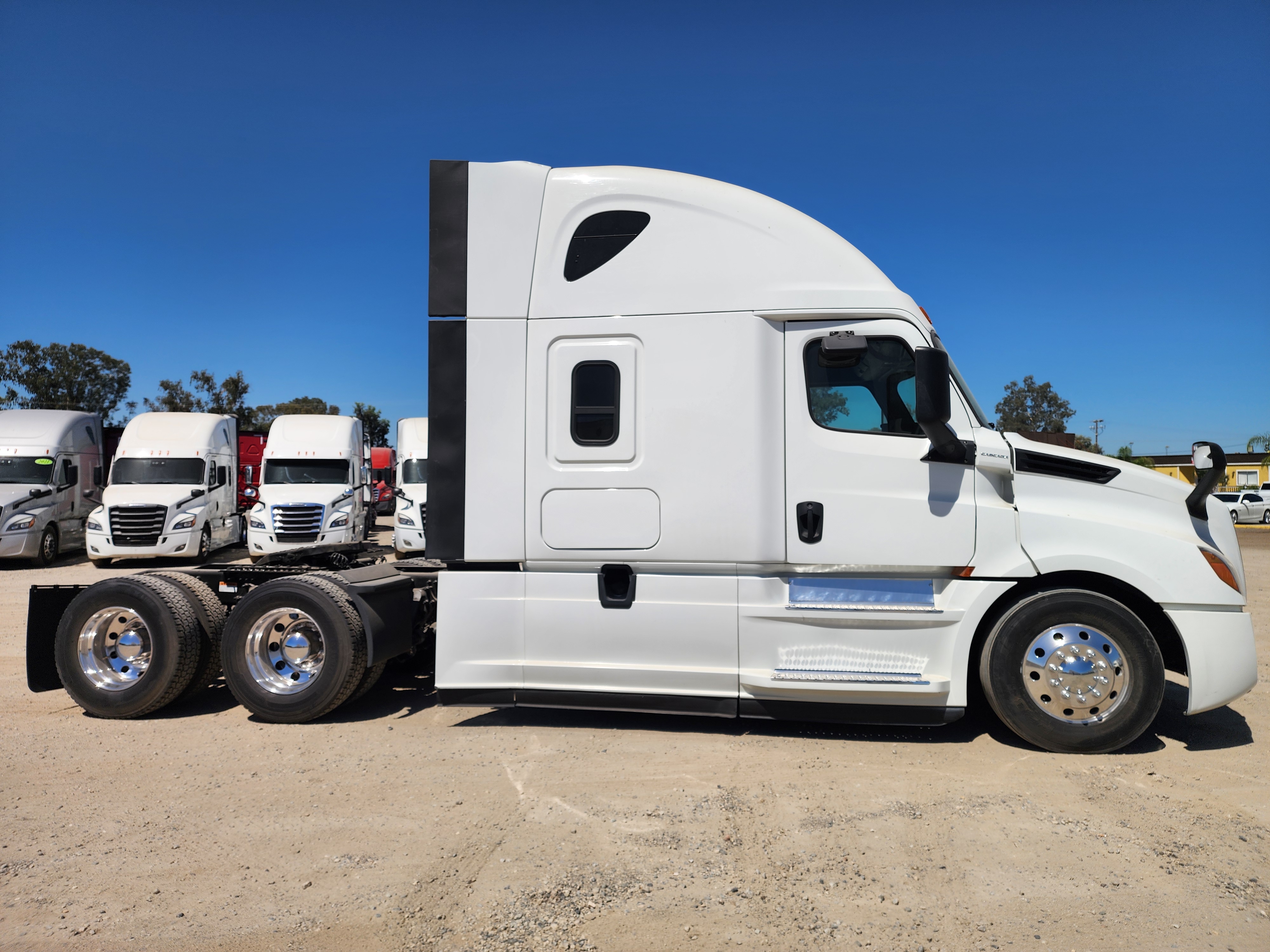 2020 FREIGHTLINER CASCADIA 126SLP - image 7