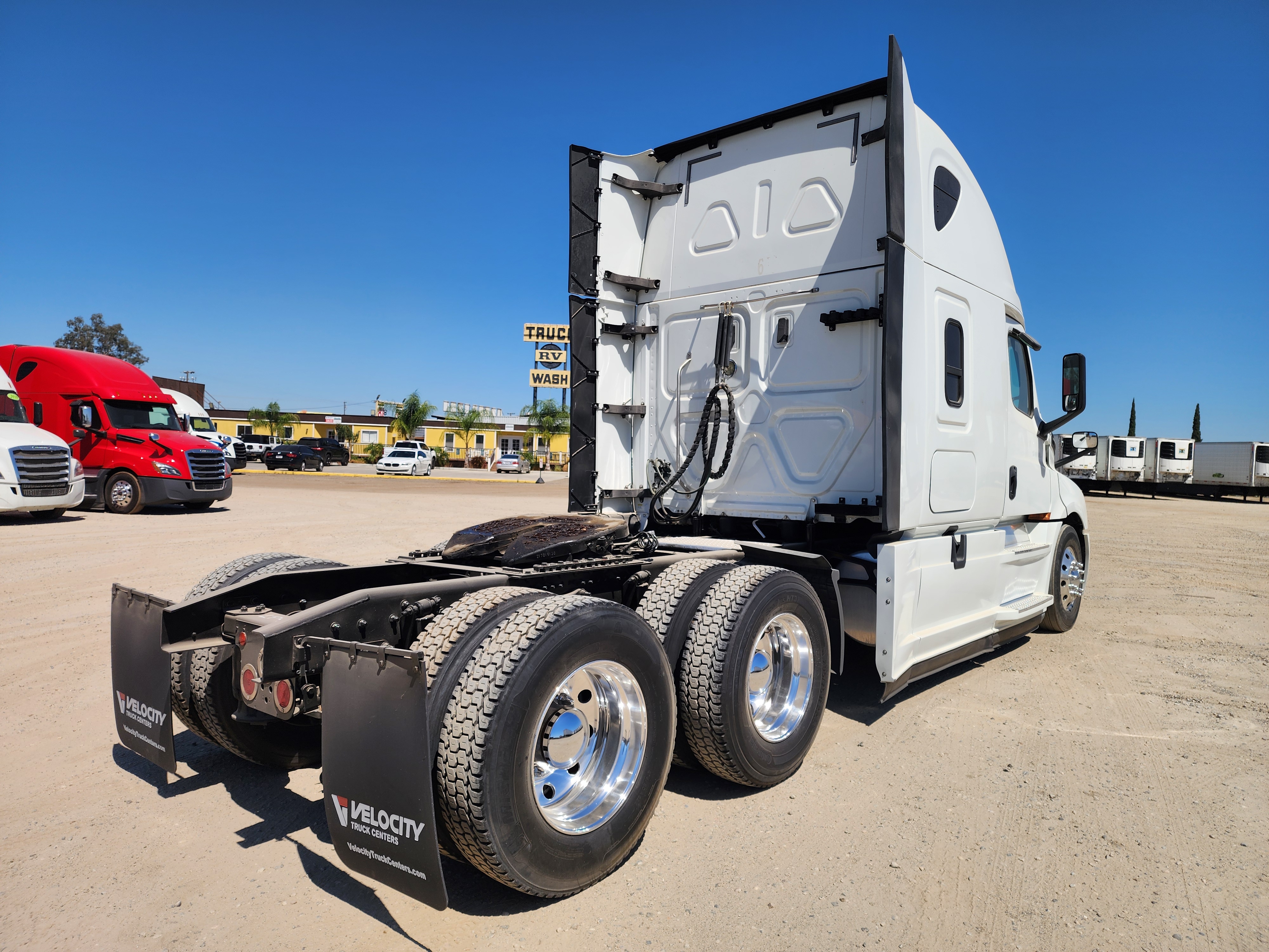 2020 FREIGHTLINER CASCADIA 126SLP - image 6