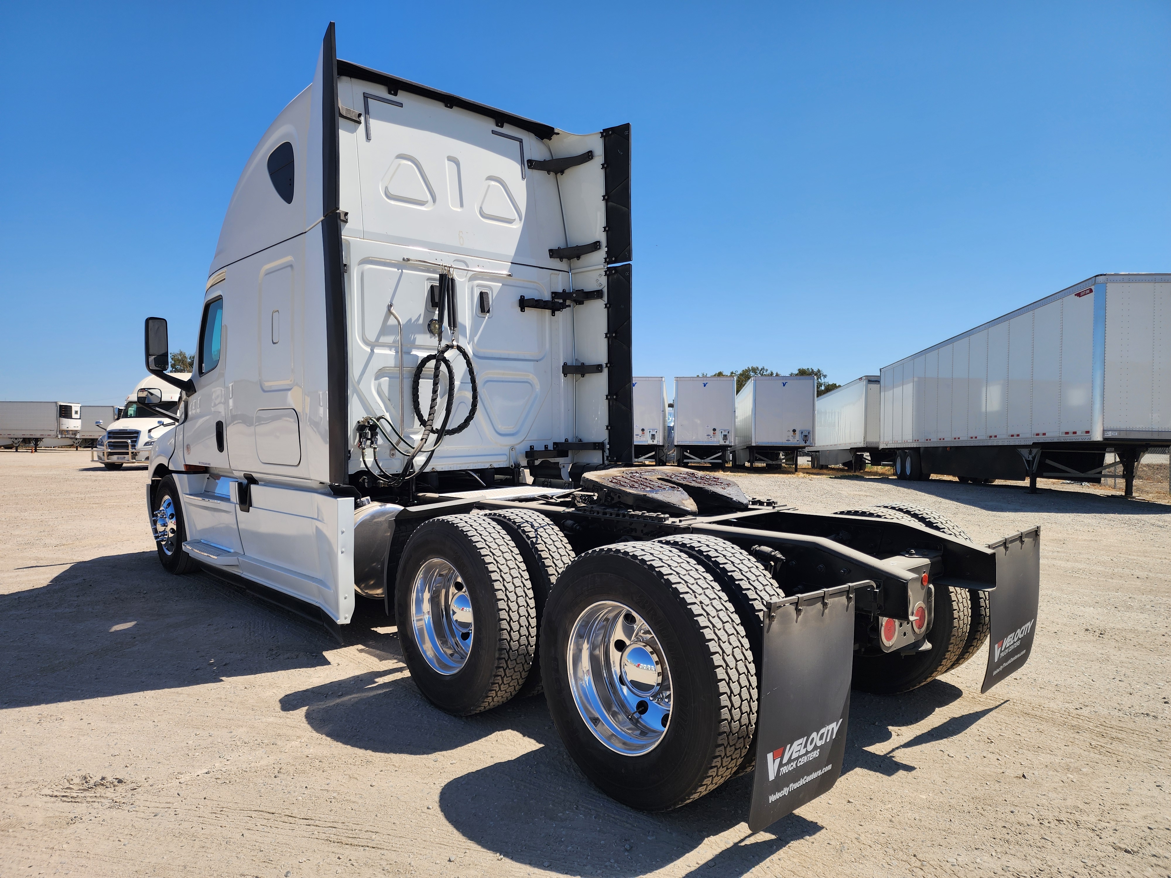 2020 FREIGHTLINER CASCADIA 126SLP - image 4