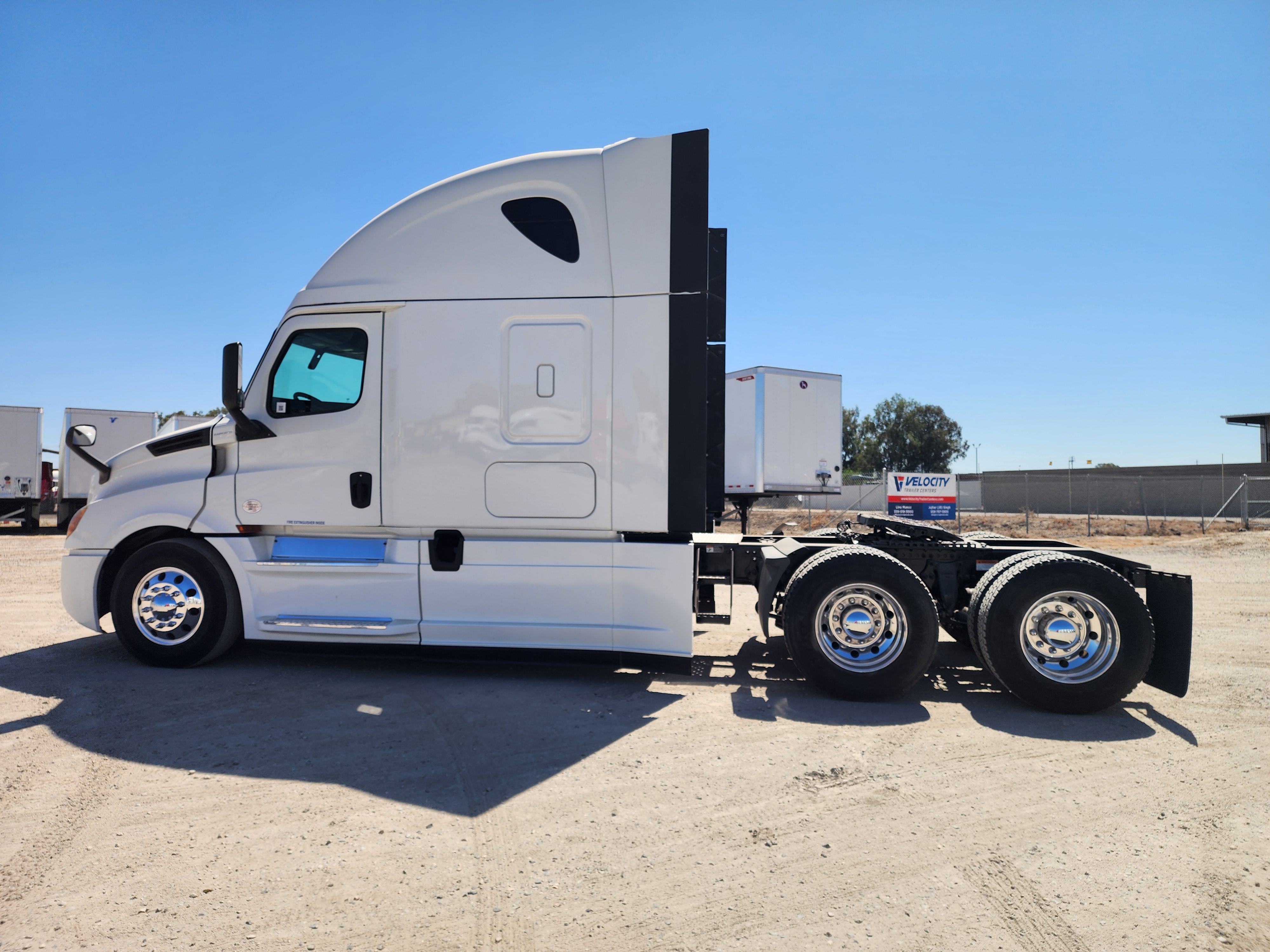 2020 FREIGHTLINER CASCADIA 126SLP - image 3