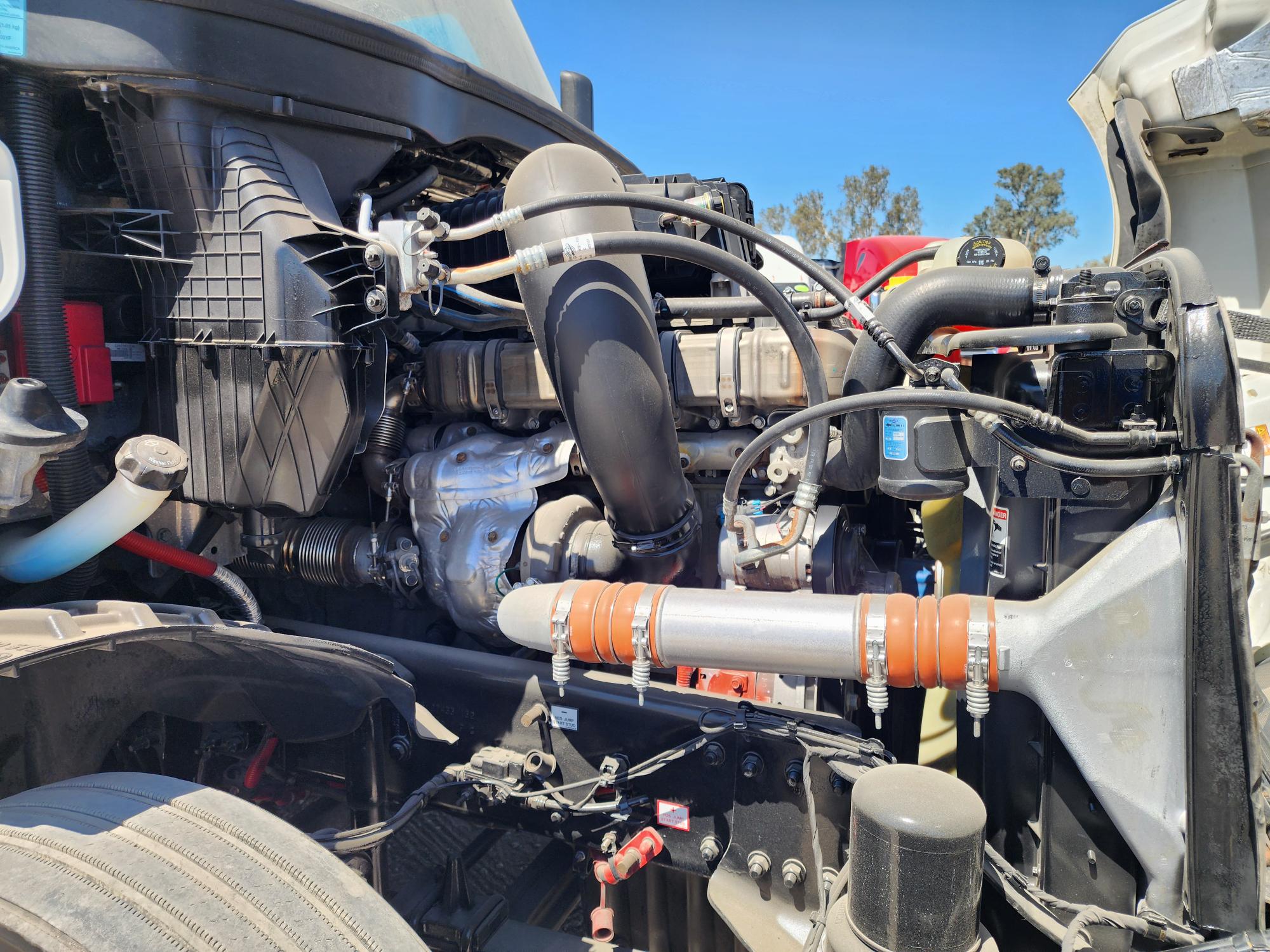 2020 FREIGHTLINER CASCADIA 126SLP - image 8