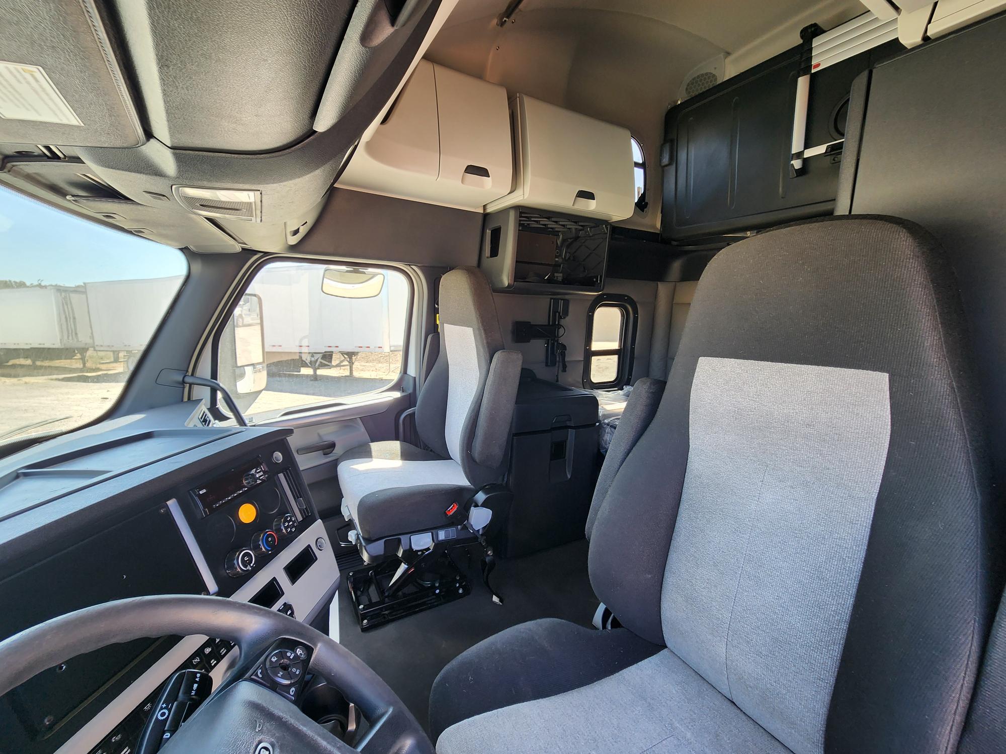 2020 FREIGHTLINER CASCADIA 126SLP - image 17