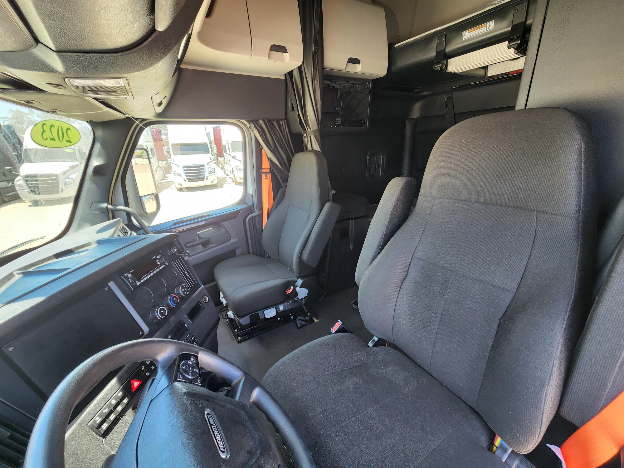 2023 FREIGHTLINER CASCADIA 126SLP - image 15