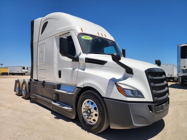 FREIGHTLINER CASCADIA 126SLP 