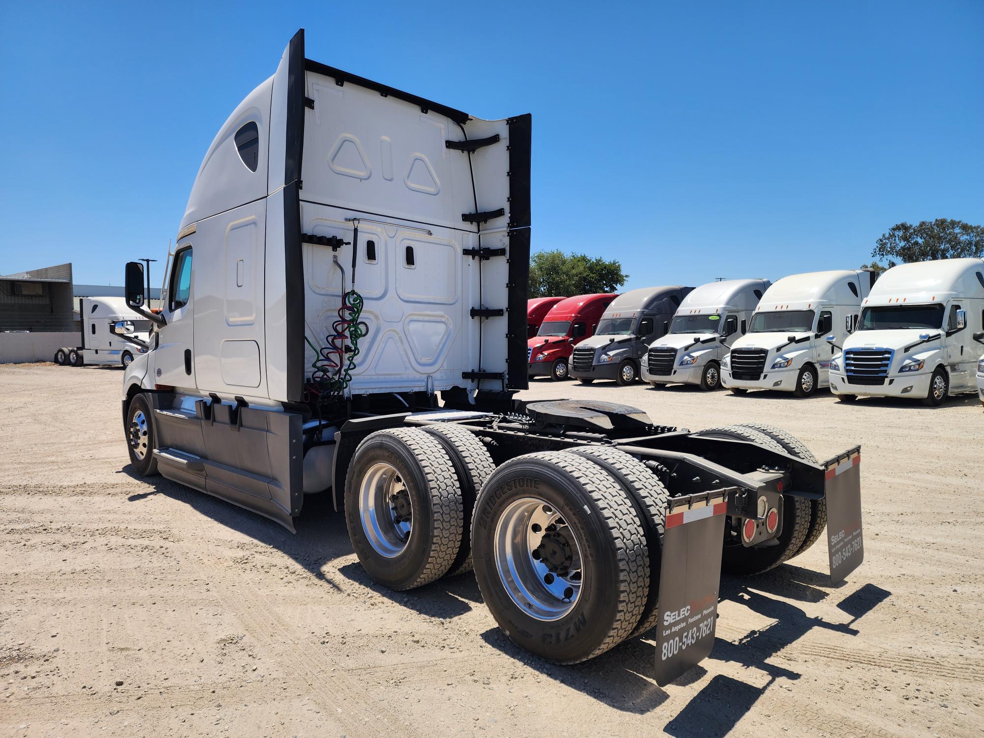 2023 FREIGHTLINER CASCADIA 126SLP - image 3