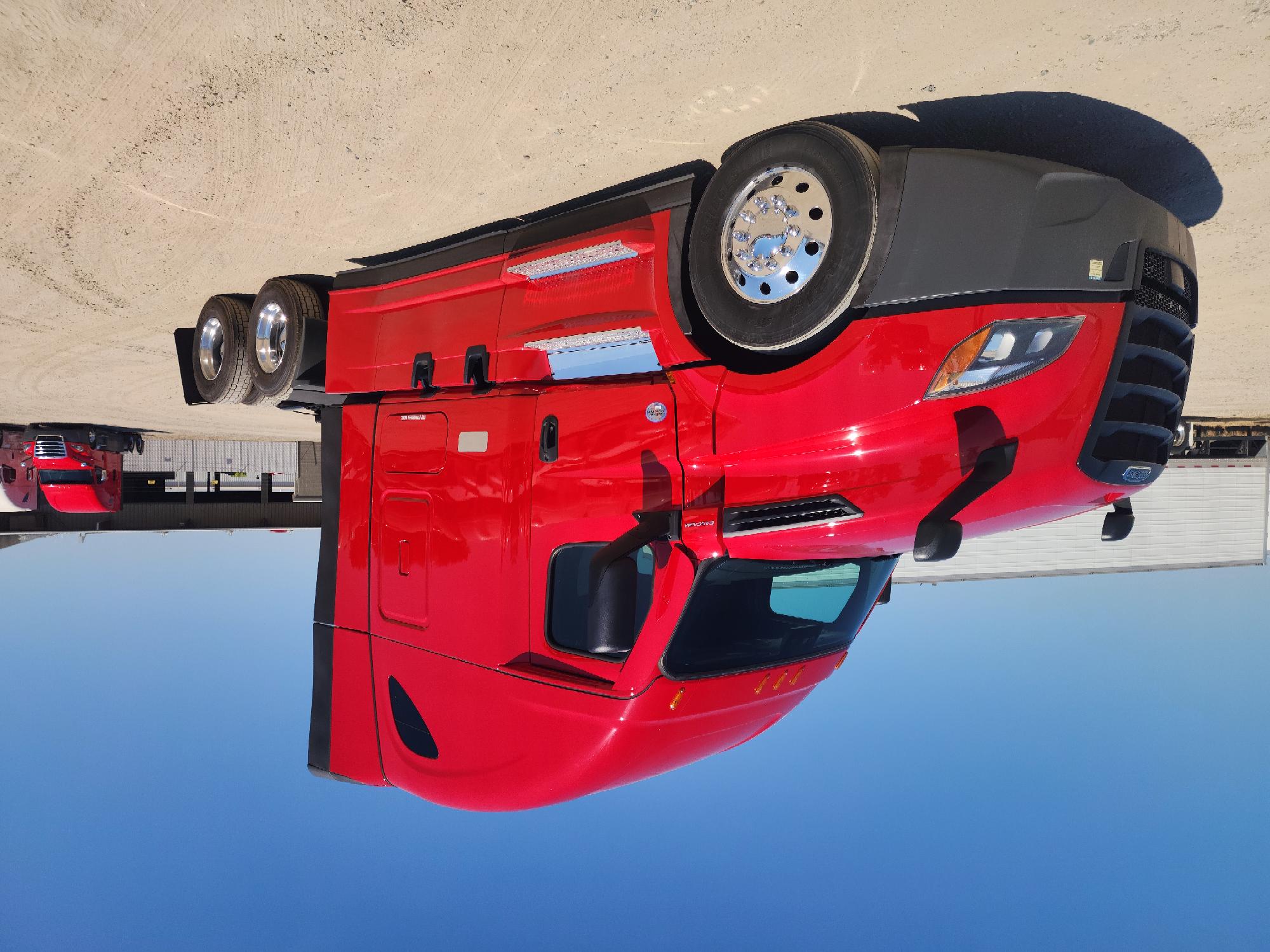 2022 FREIGHTLINER CASCADIA 126SLP - image 1