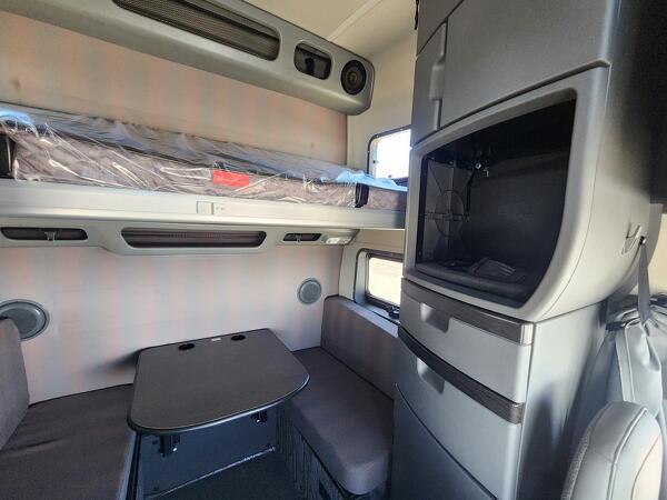 VOLVO VNL64T860 2023